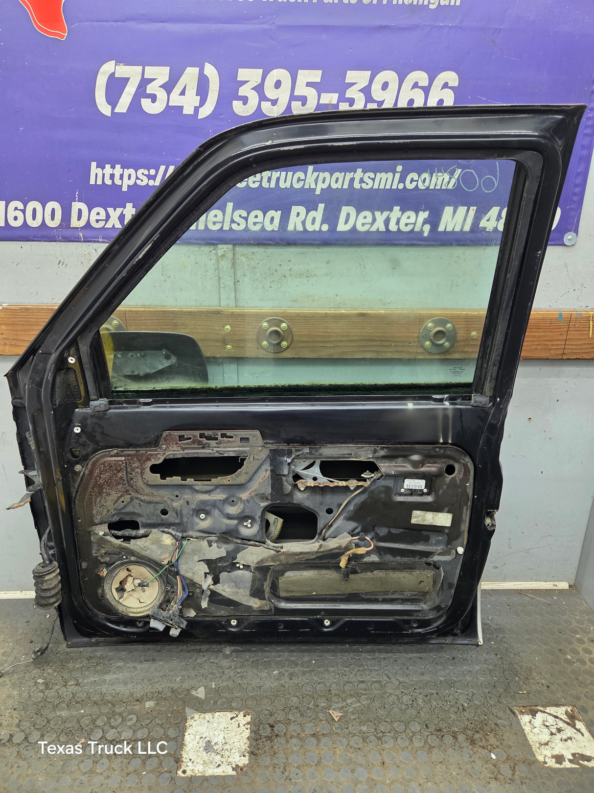 1988-2000 Chevrolet Silverado Suburban GMC Sierra RH Front Passenger Door
