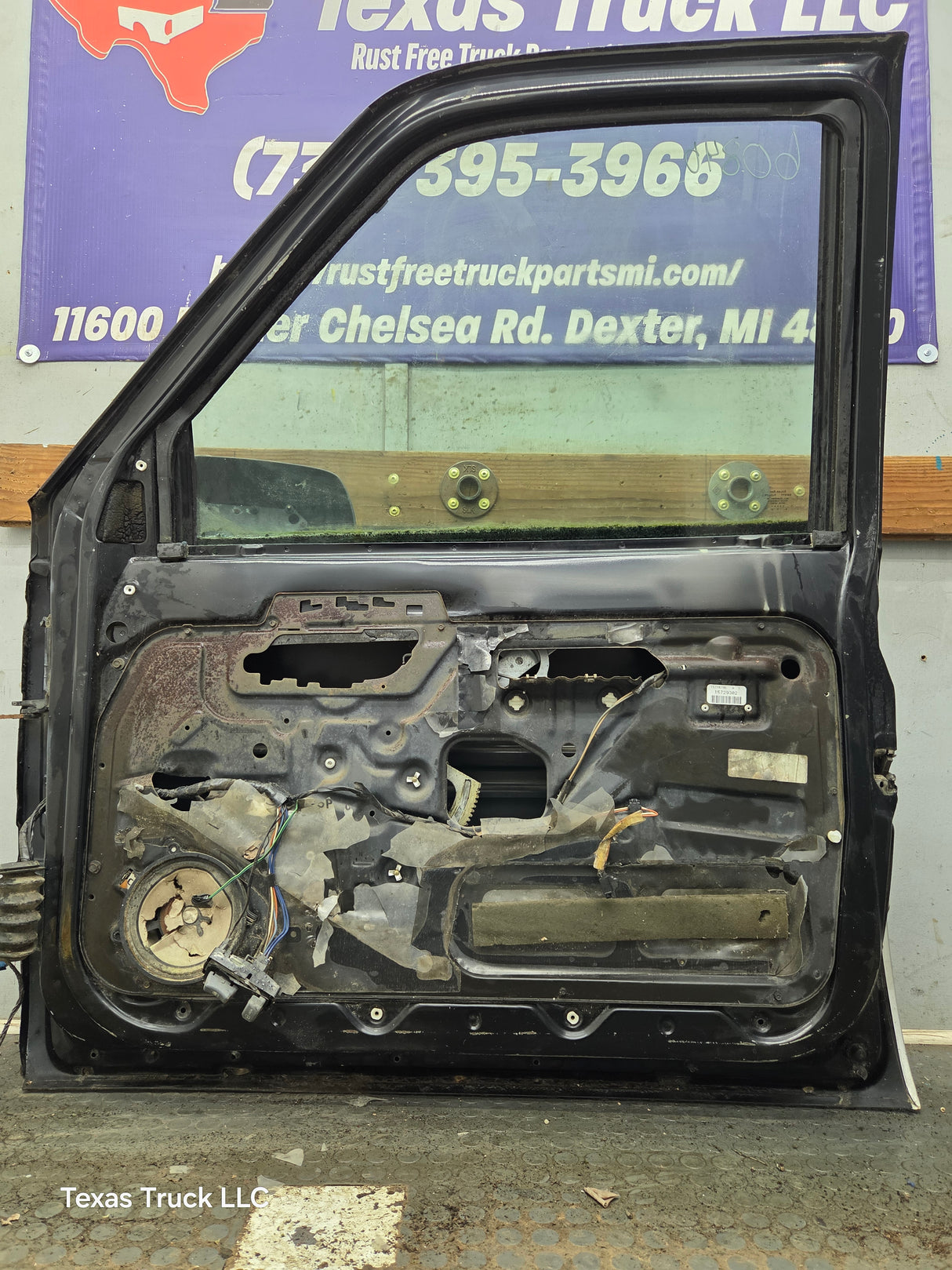1988-2000 Chevrolet Silverado Suburban GMC Sierra RH Front Passenger Door