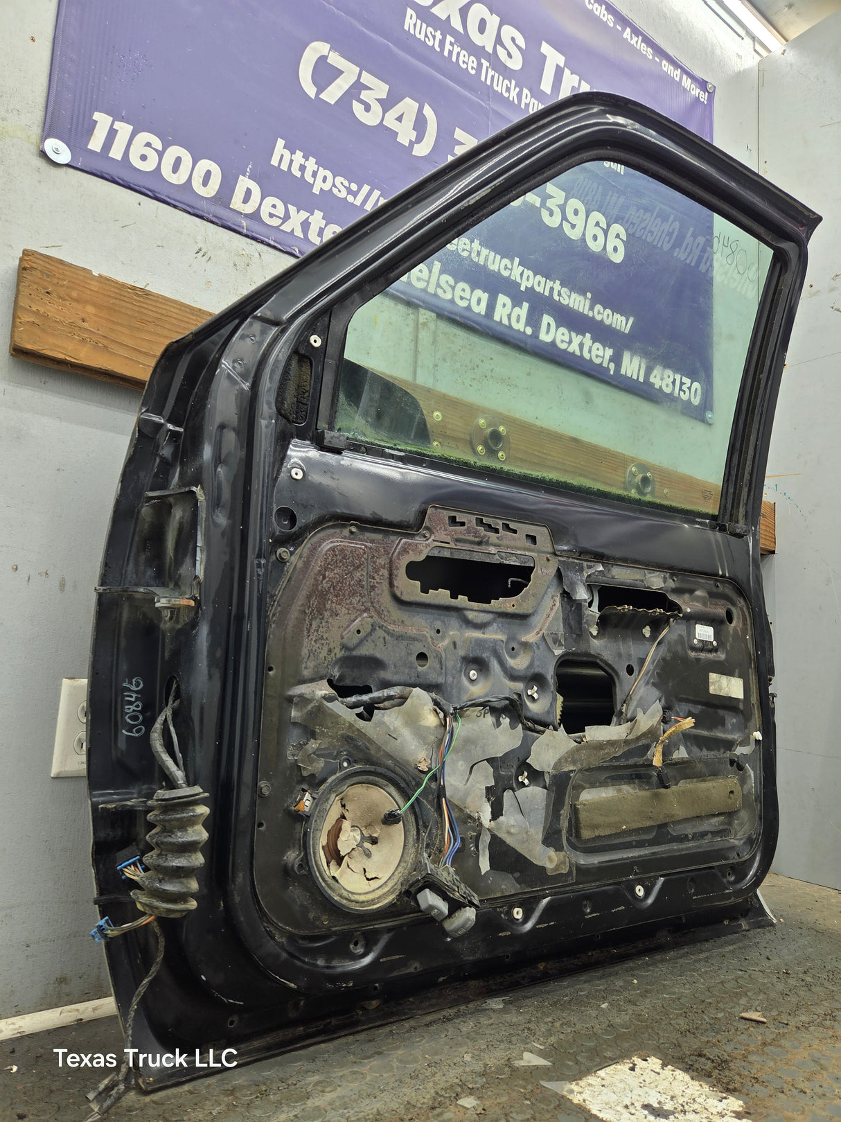 1988-2000 Chevrolet Silverado Suburban GMC Sierra RH Front Passenger Door