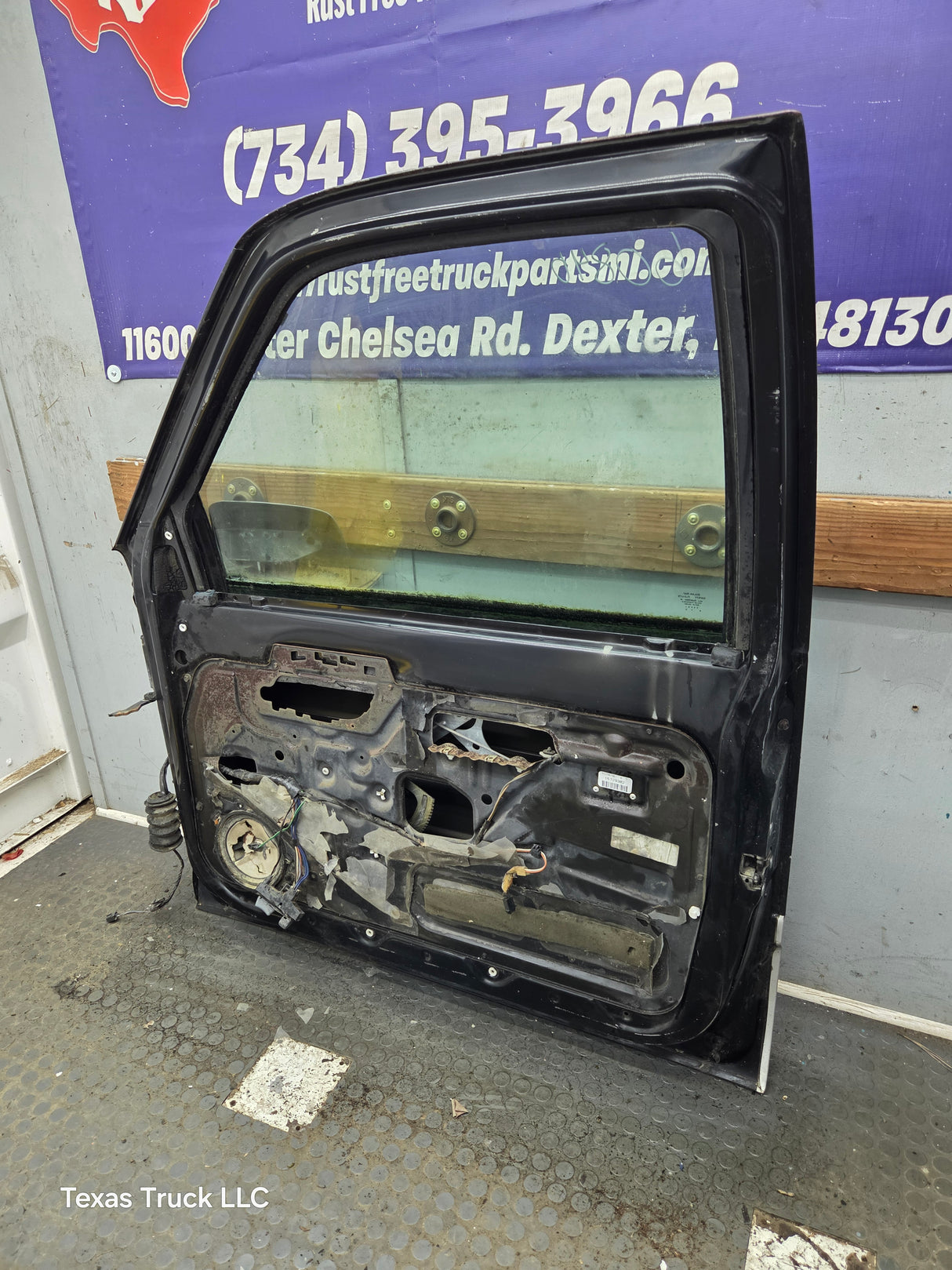 1988-2000 Chevrolet Silverado Suburban GMC Sierra RH Front Passenger Door