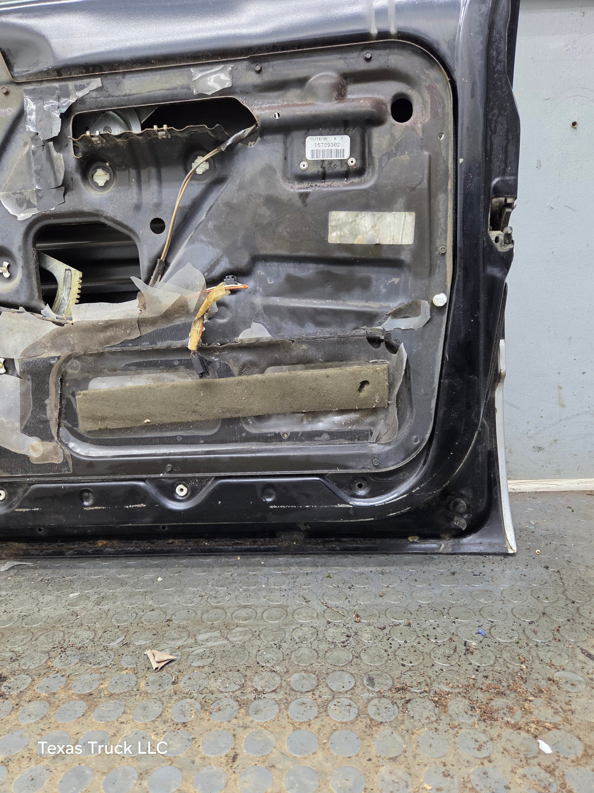 1988-2000 Chevrolet Silverado Suburban GMC Sierra RH Front Passenger Door