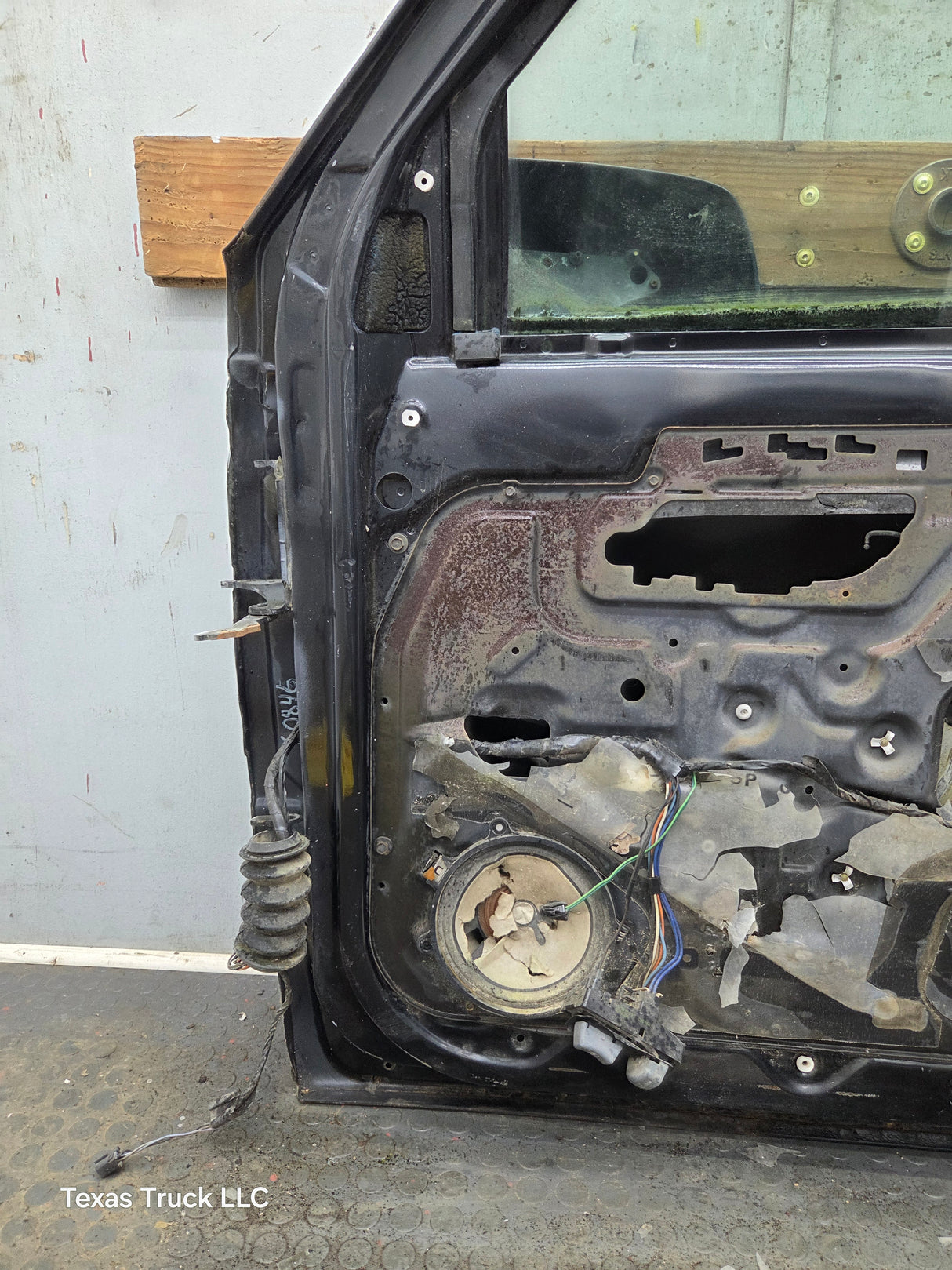 1988-2000 Chevrolet Silverado Suburban GMC Sierra RH Front Passenger Door