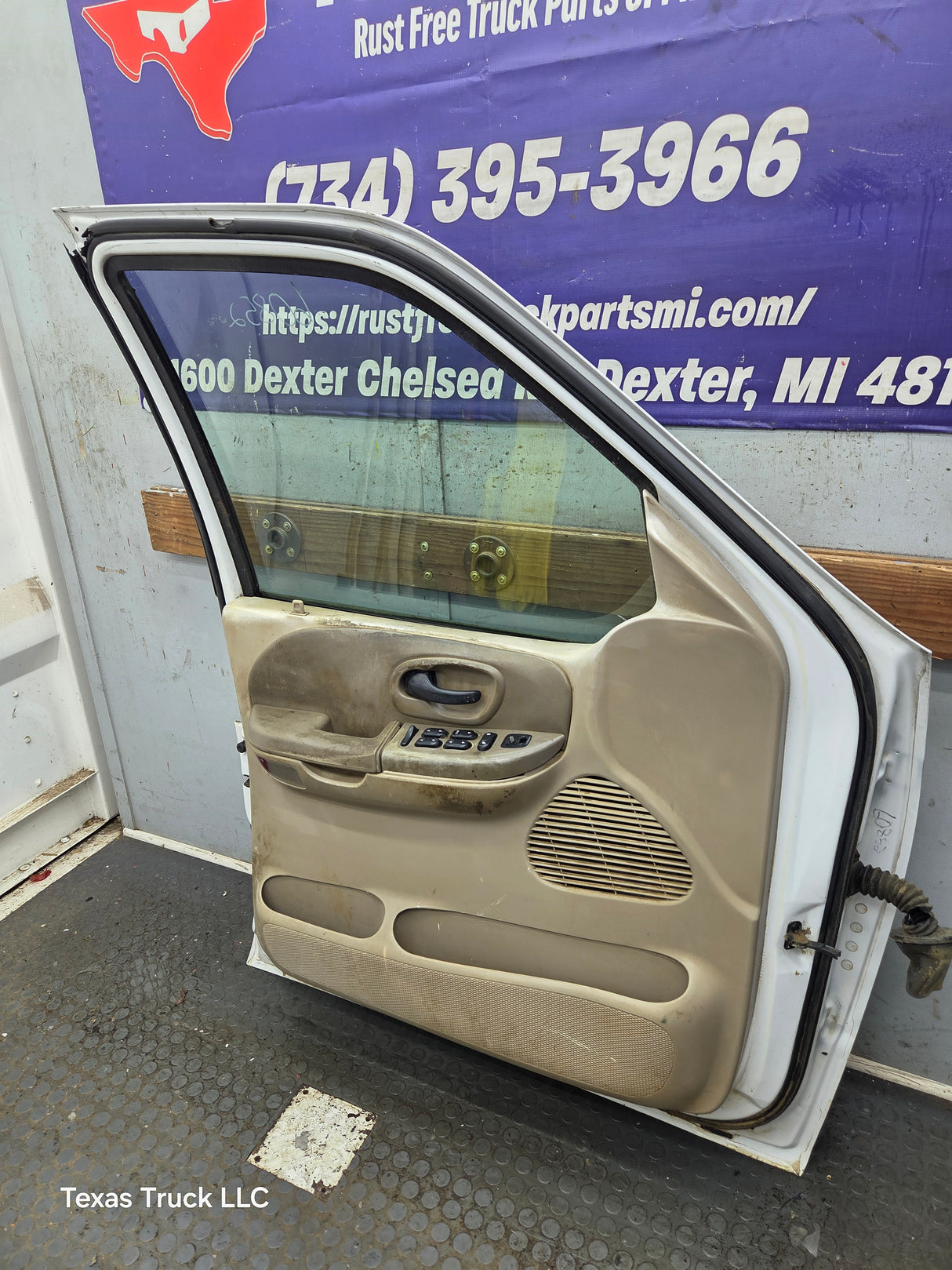 1997-2003 Ford F150 Crew Cab Driver Side LH Front Door
