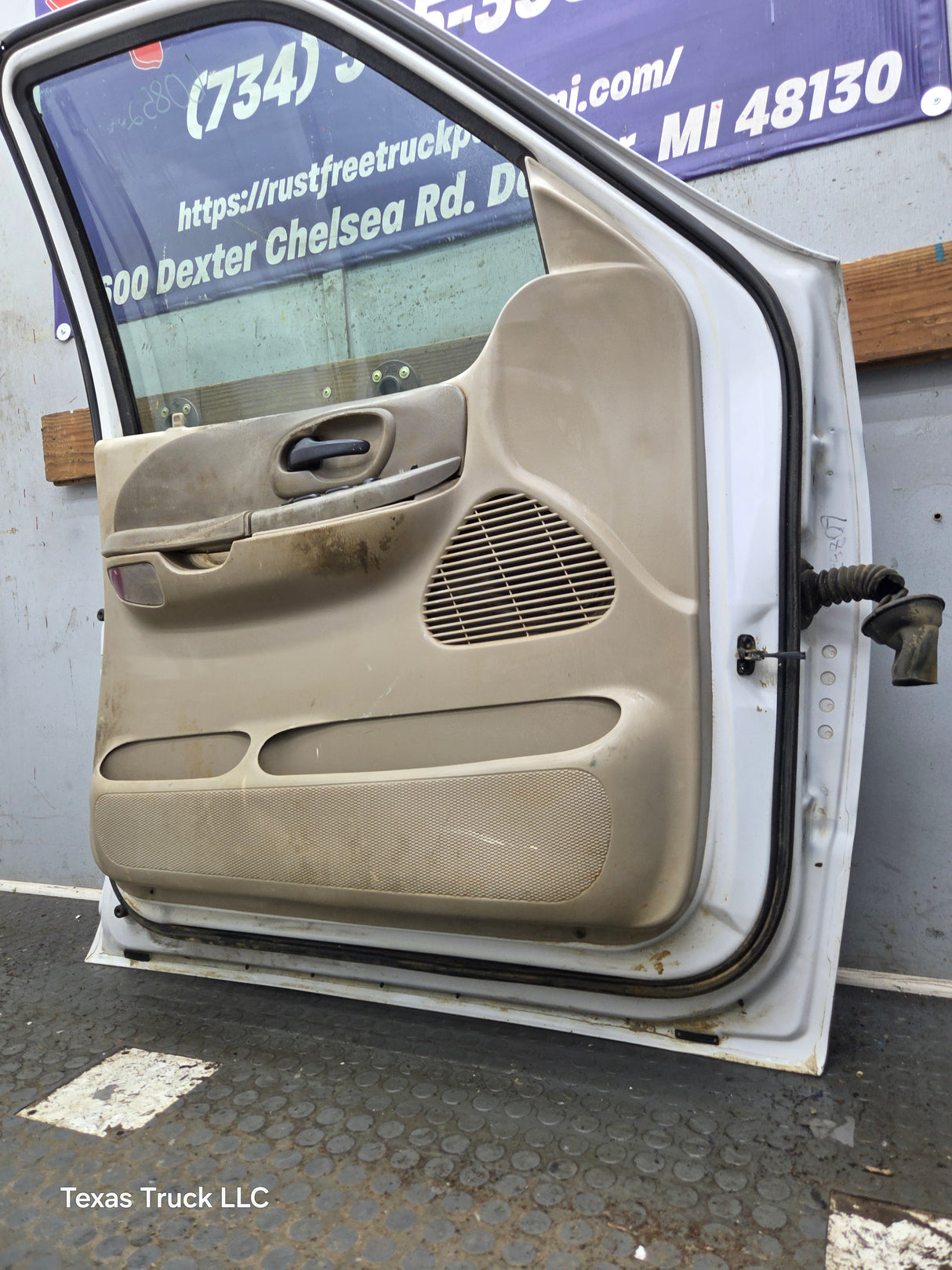 1997-2003 Ford F150 Crew Cab Driver Side LH Front Door