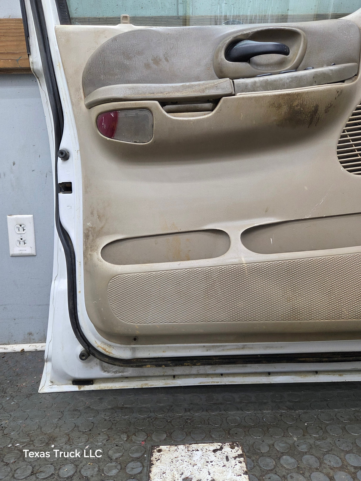 1997-2003 Ford F150 Crew Cab Driver Side LH Front Door