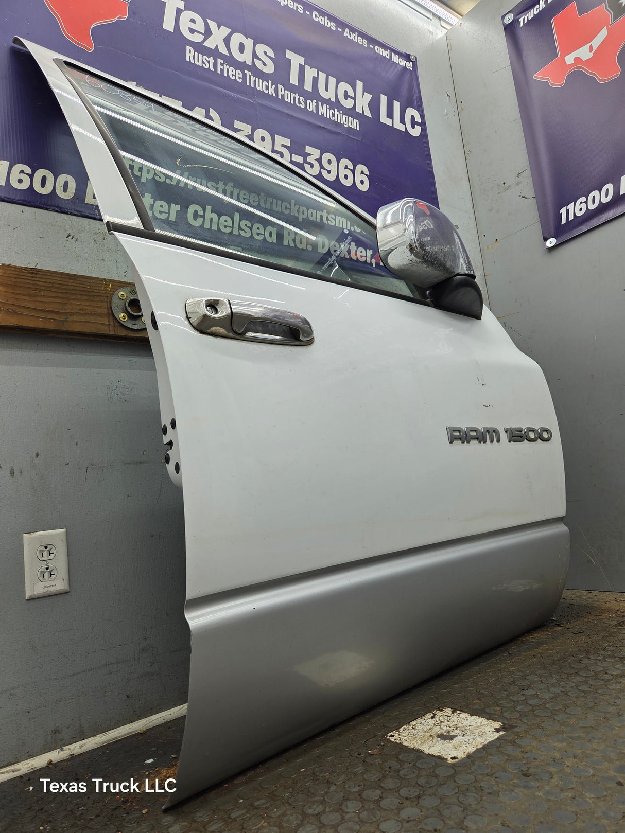 2003-2008 Dodge Ram 3rd Gen Passenger Side Front Quad Cab Crew Cab Door 1500 2500 3500 4500 5500