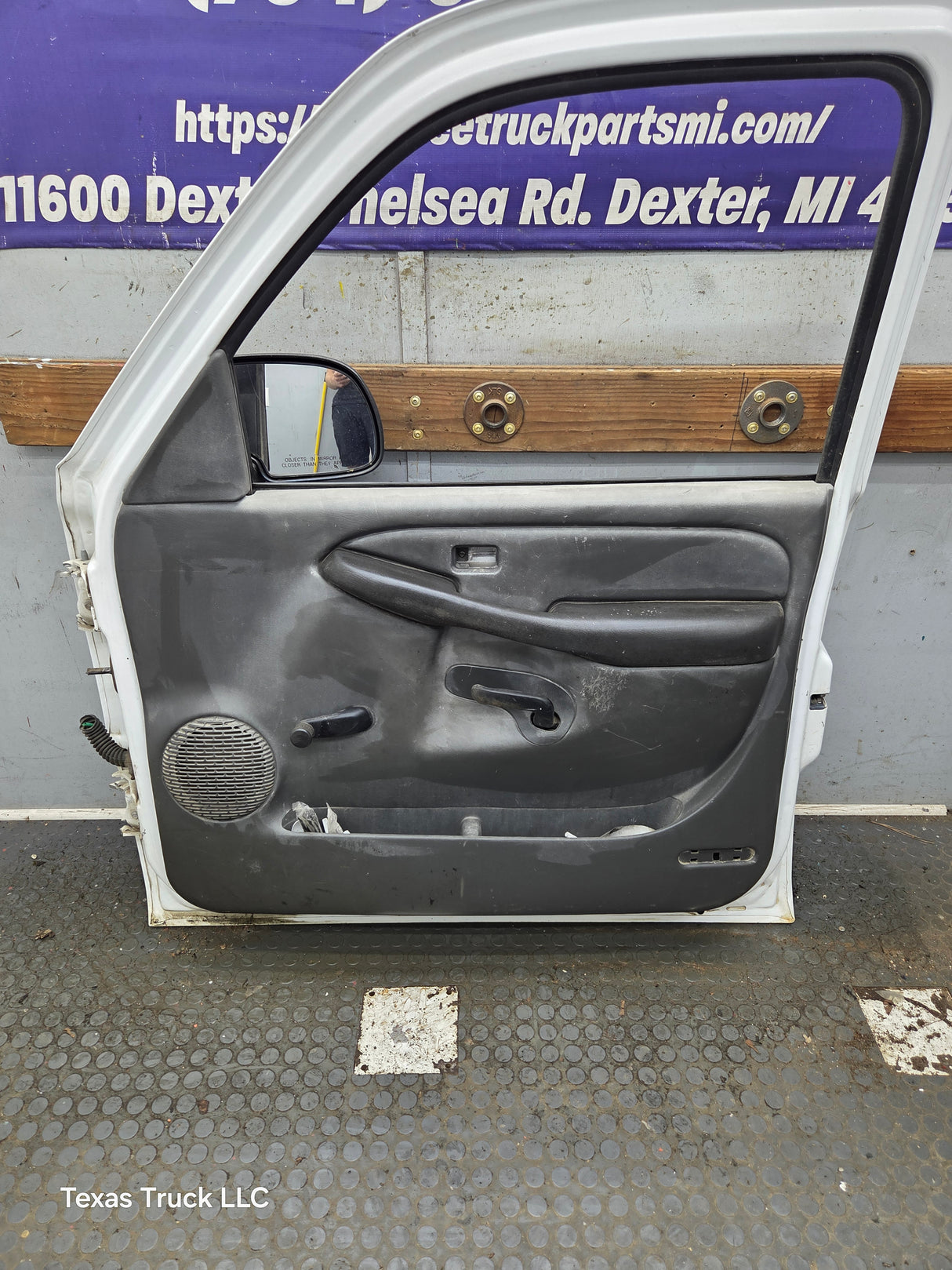 1999-2006 Chevrolet Silverado / GMC Sierra 1500 2500 3500 HD Front Passenger side Door RH