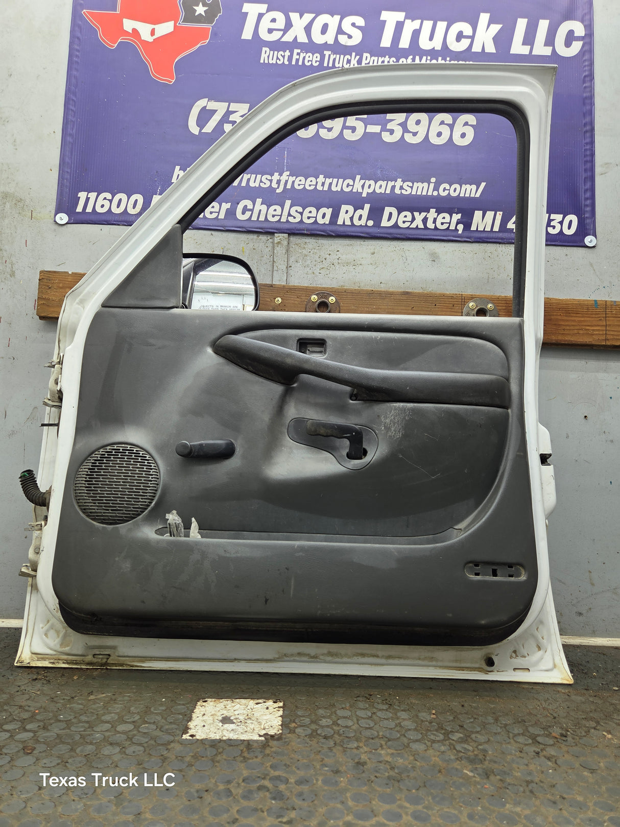 1999-2006 Chevrolet Silverado / GMC Sierra 1500 2500 3500 HD Front Passenger side Door RH