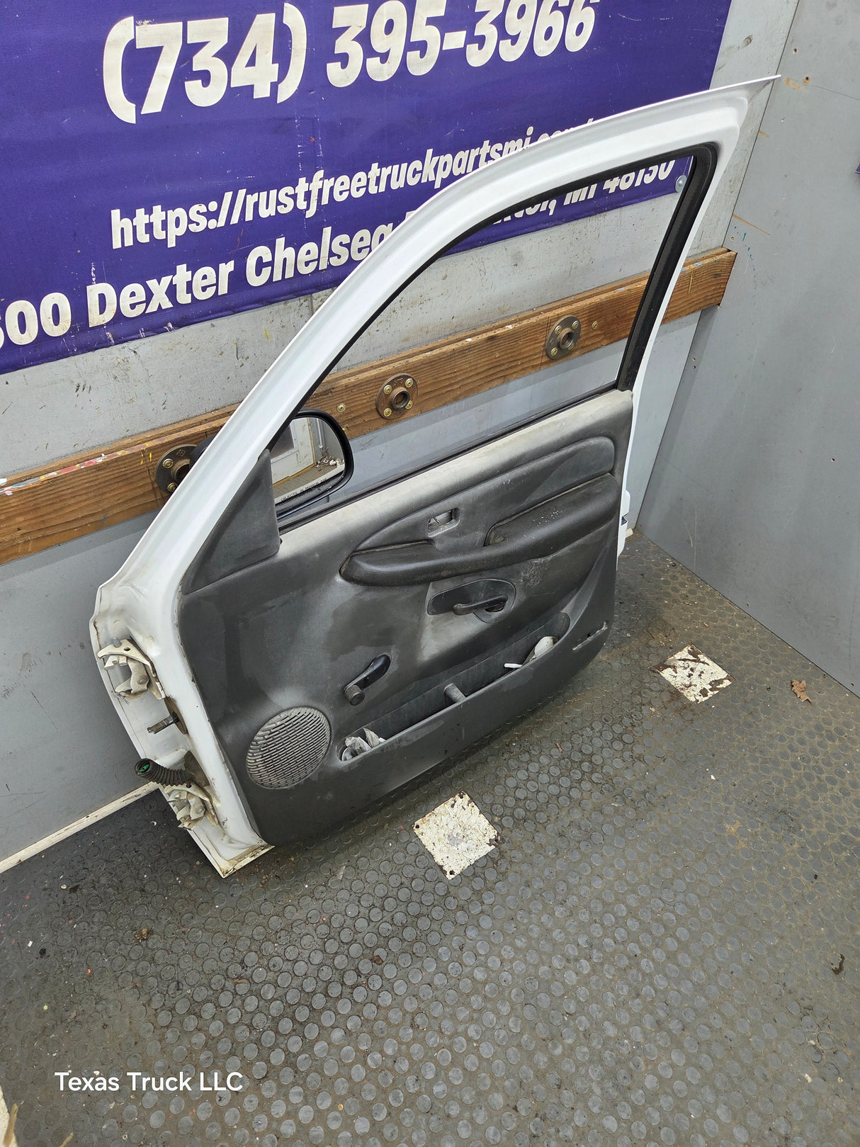 1999-2006 Chevrolet Silverado / GMC Sierra 1500 2500 3500 HD Front Passenger side Door RH