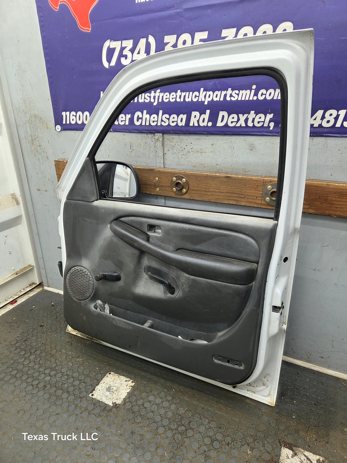 1999-2006 Chevrolet Silverado / GMC Sierra 1500 2500 3500 HD Front Passenger side Door RH