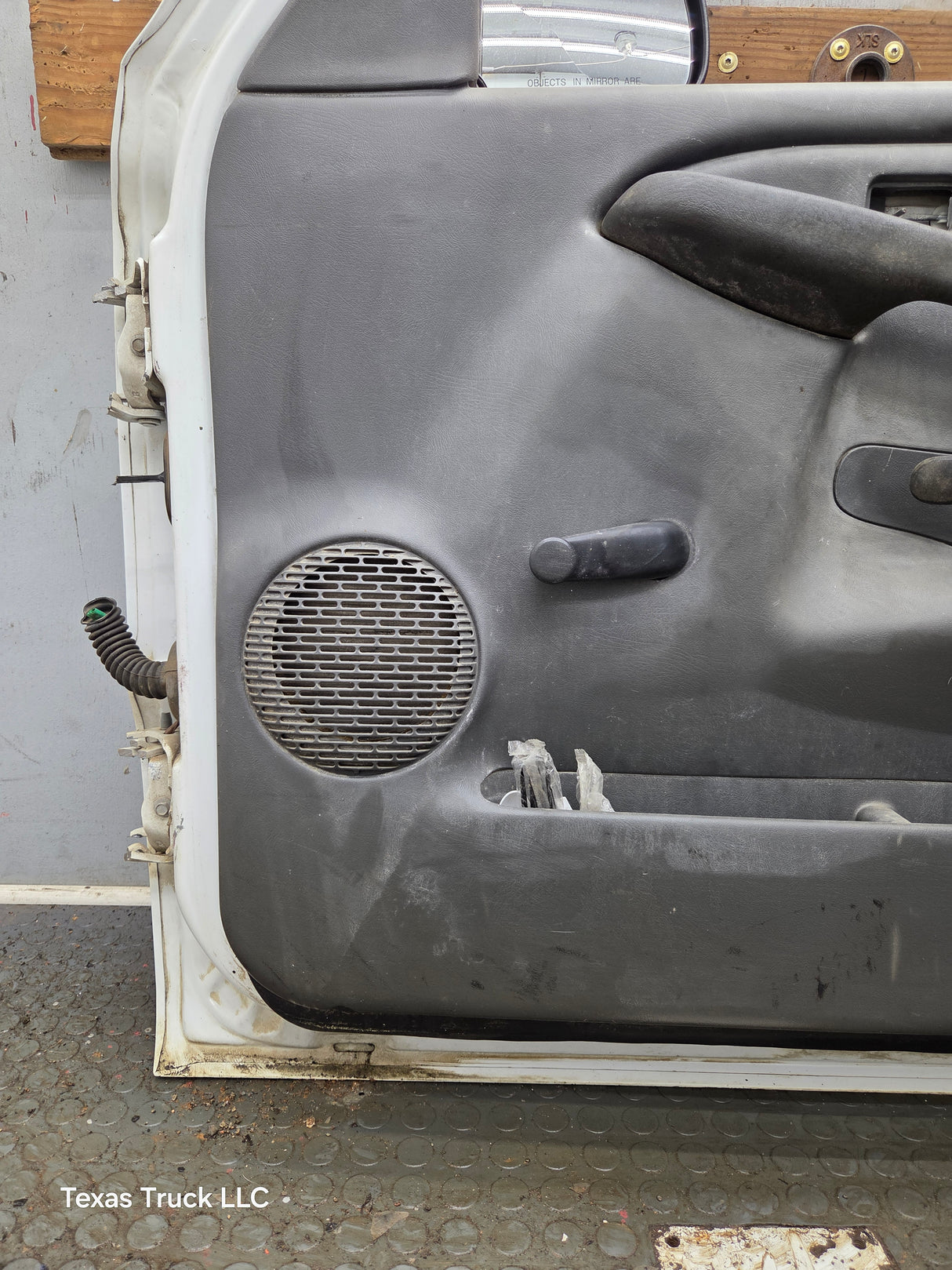 1999-2006 Chevrolet Silverado / GMC Sierra 1500 2500 3500 HD Front Passenger side Door RH