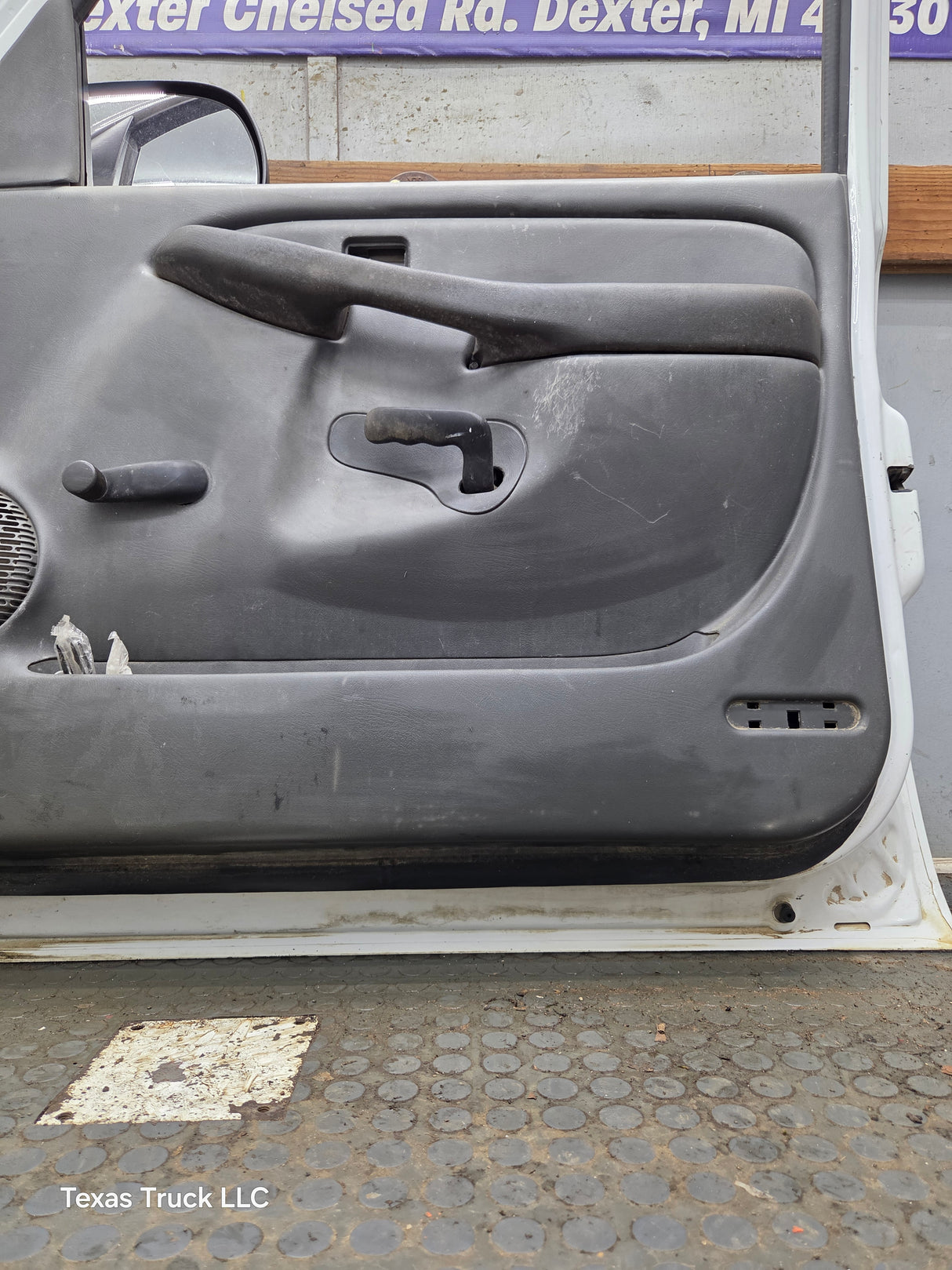 1999-2006 Chevrolet Silverado / GMC Sierra 1500 2500 3500 HD Front Passenger side Door RH