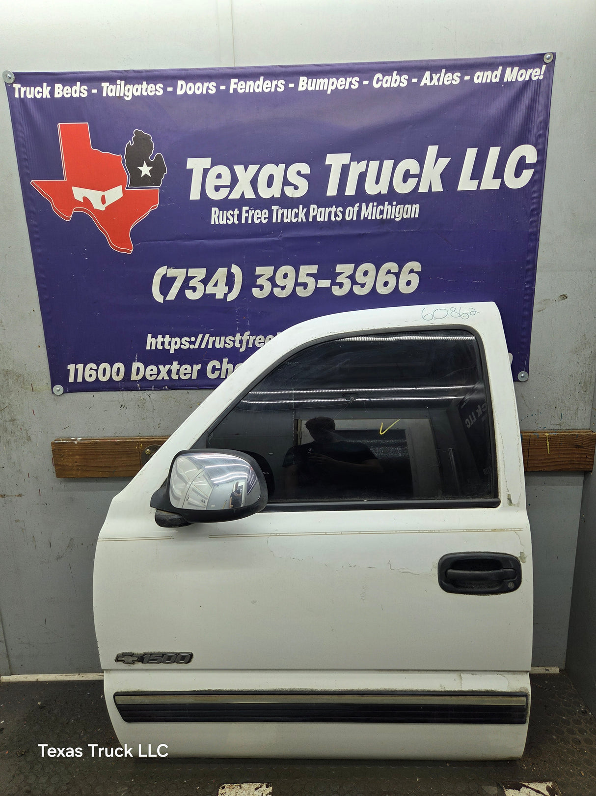 1999-2006 Chevrolet Silverado / GMC Sierra 1500 2500 3500 HD Front Driver Side Door LH