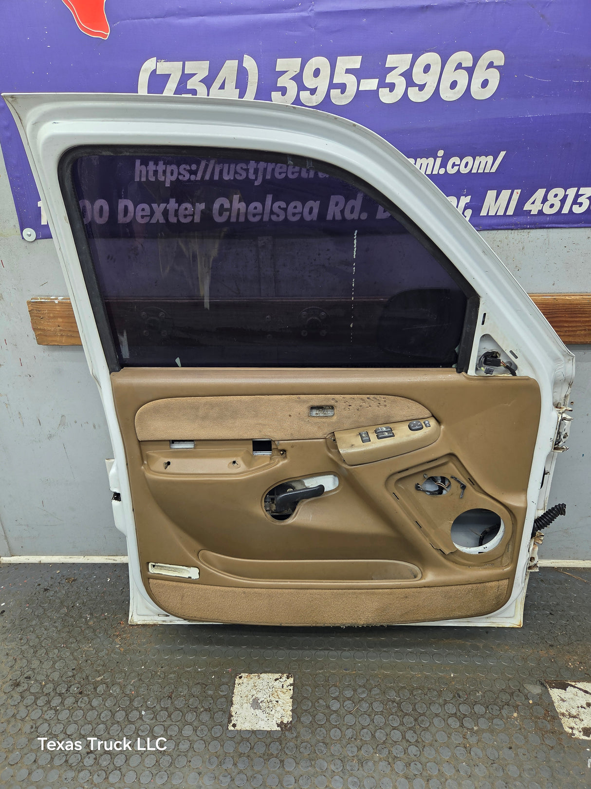 1999-2006 Chevrolet Silverado / GMC Sierra 1500 2500 3500 HD Front Driver Side Door LH