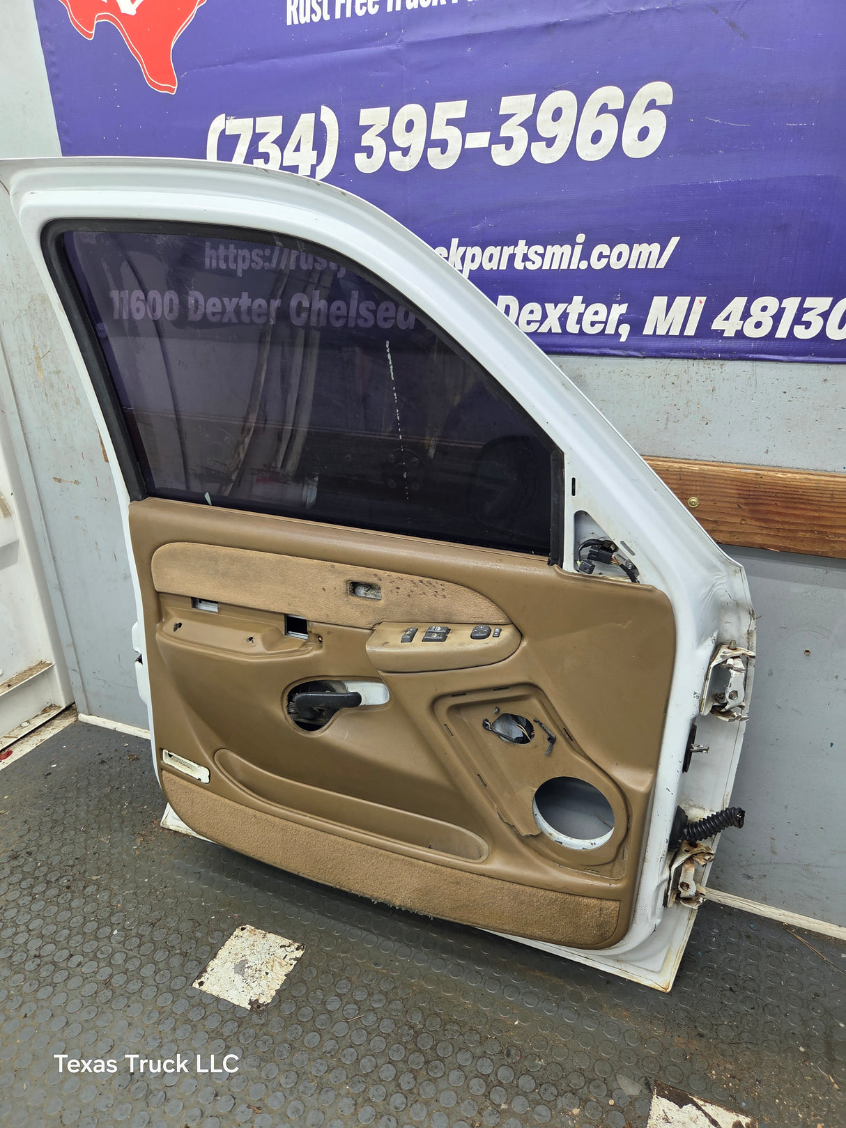 1999-2006 Chevrolet Silverado / GMC Sierra 1500 2500 3500 HD Front Driver Side Door LH