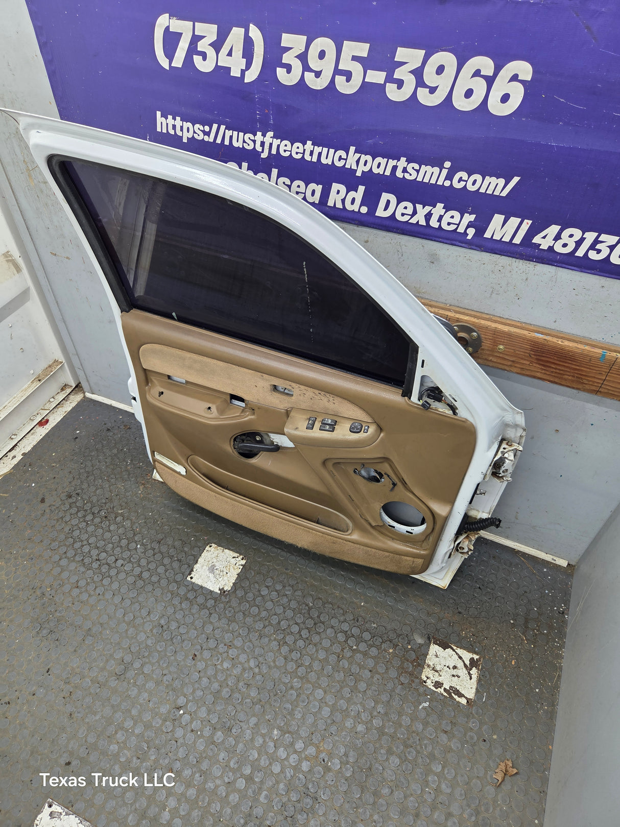 1999-2006 Chevrolet Silverado / GMC Sierra 1500 2500 3500 HD Front Driver Side Door LH
