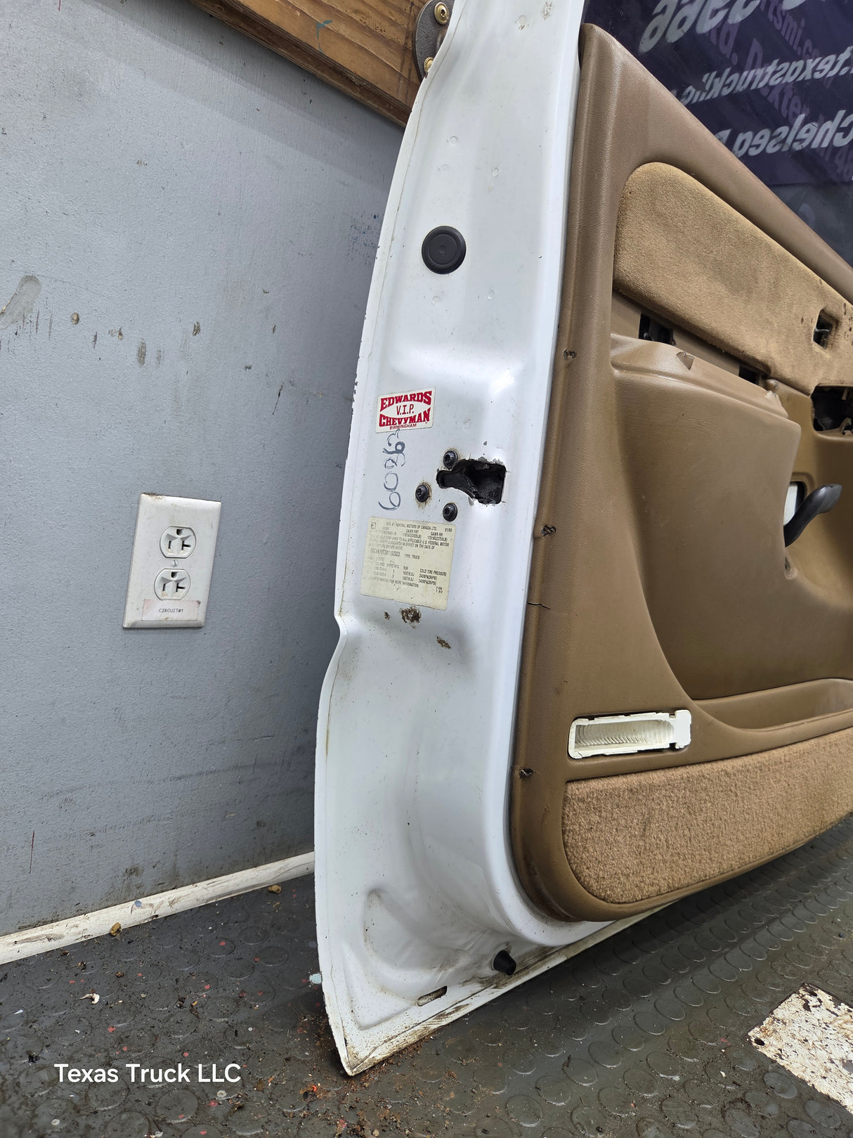 1999-2006 Chevrolet Silverado / GMC Sierra 1500 2500 3500 HD Front Driver Side Door LH