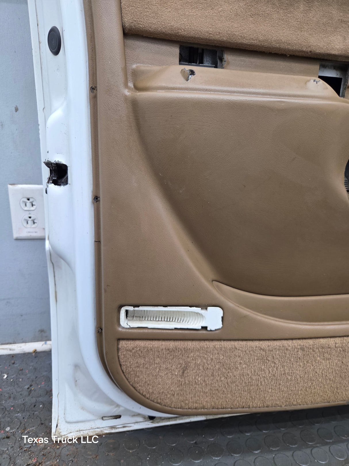 1999-2006 Chevrolet Silverado / GMC Sierra 1500 2500 3500 HD Front Driver Side Door LH