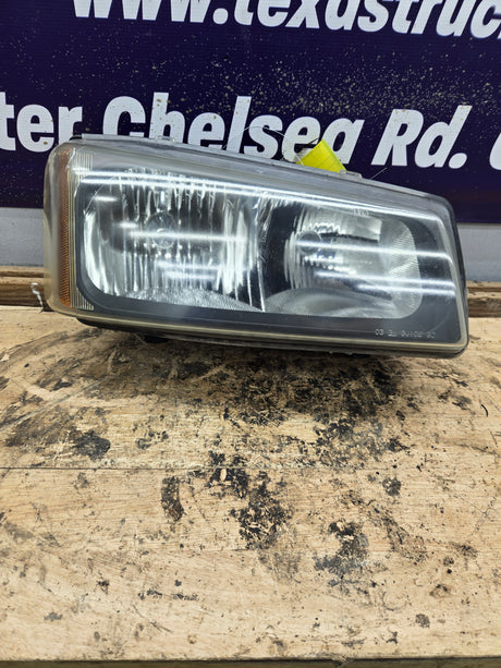 2003-2007 Chevrolet Silverado 1500 2500HD 3500HD RH Passenger Side Headlight Assembly - 10396912