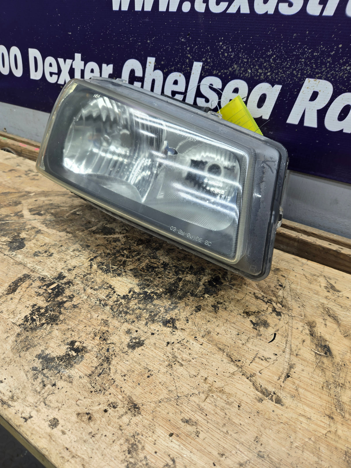 2003-2007 Chevrolet Silverado 1500 2500HD 3500HD RH Passenger Side Headlight Assembly - 10396912
