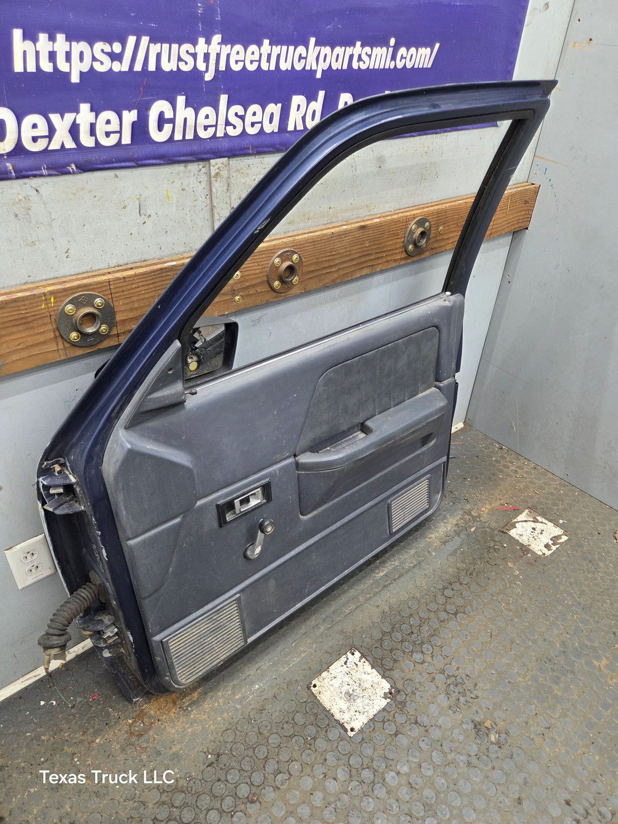 1992-1996 Dodge Dakota RH Passenger Side Front Door