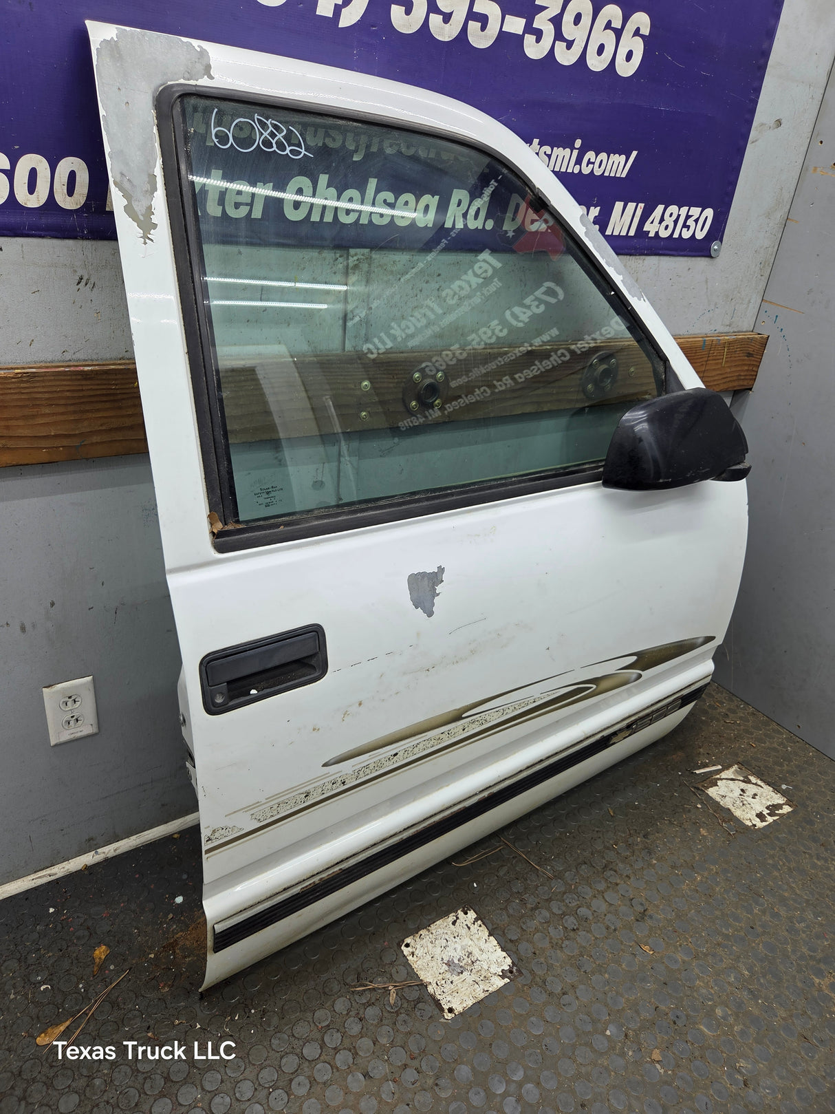 1988-2000 Chevrolet Silverado Suburban GMC Sierra RH Front Passenger Door