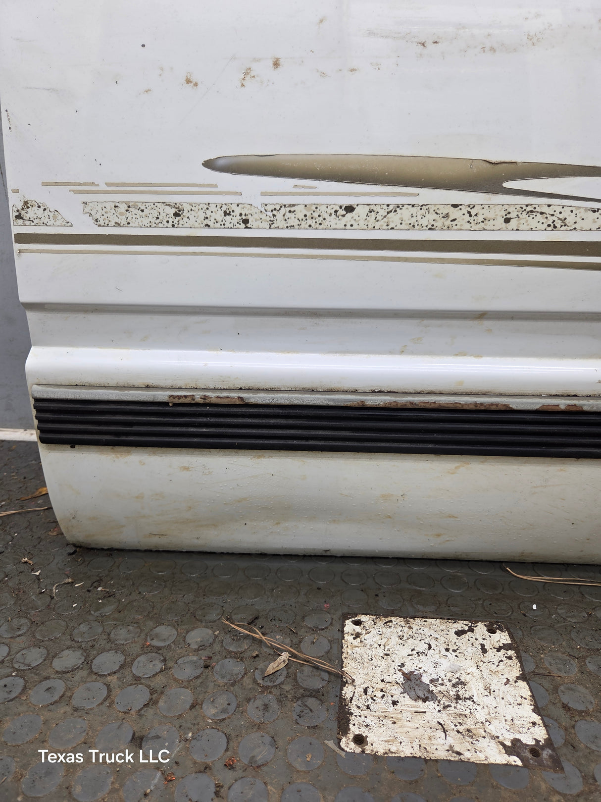 1988-2000 Chevrolet Silverado Suburban GMC Sierra RH Front Passenger Door
