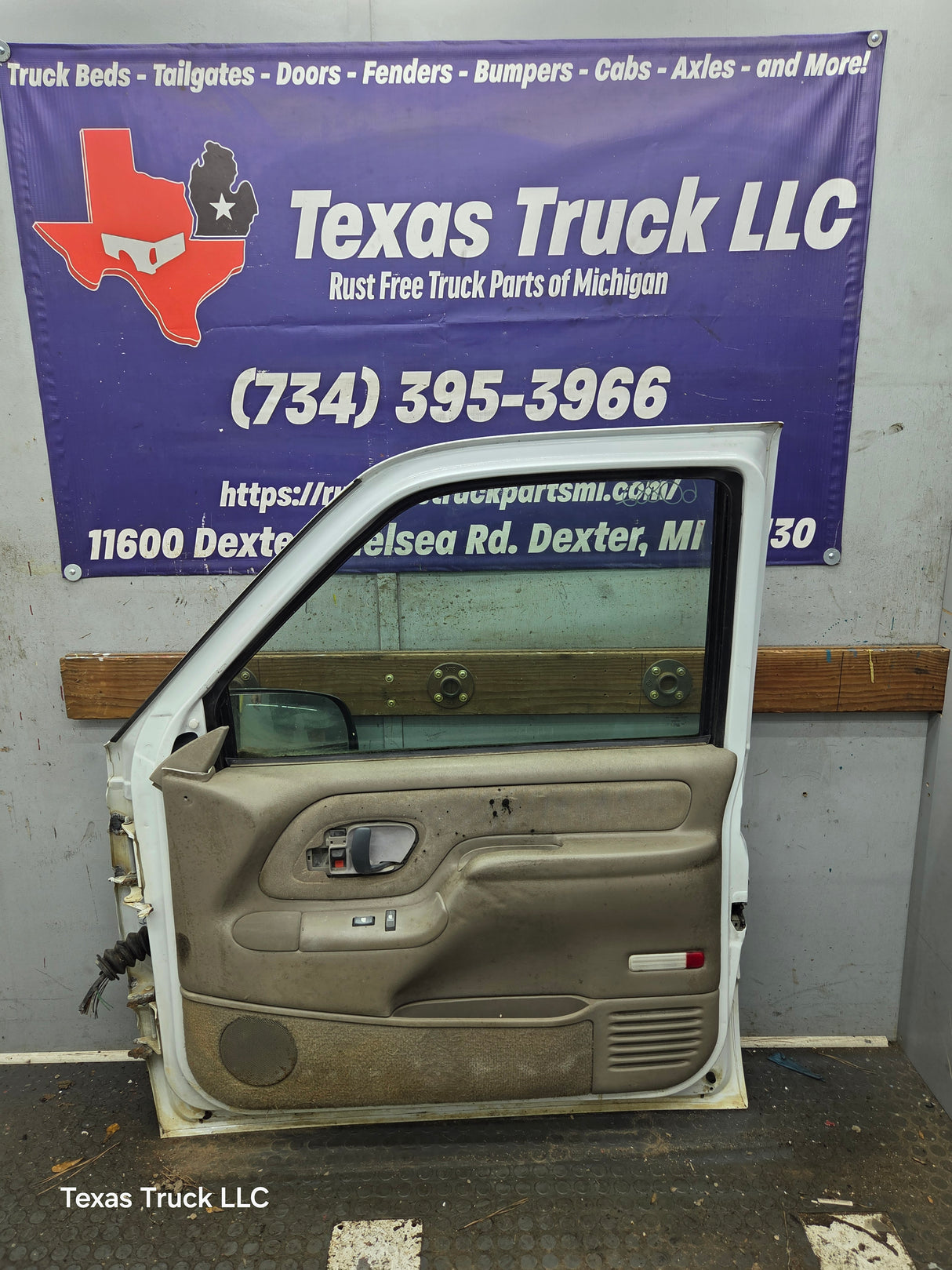 1988-2000 Chevrolet Silverado Suburban GMC Sierra RH Front Passenger Door