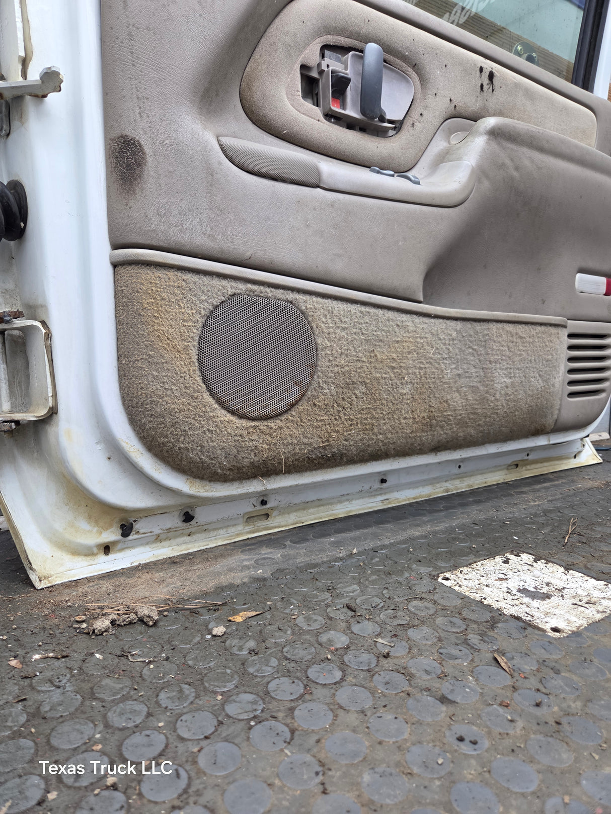 1988-2000 Chevrolet Silverado Suburban GMC Sierra RH Front Passenger Door