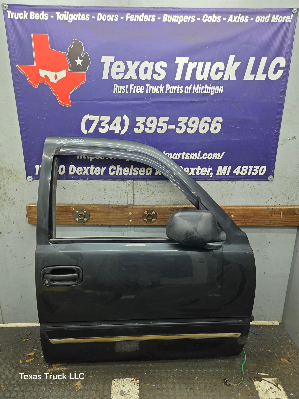 1999-2006 Chevrolet Silverado / GMC Sierra 1500 2500 3500 HD Front Passenger side Door RH
