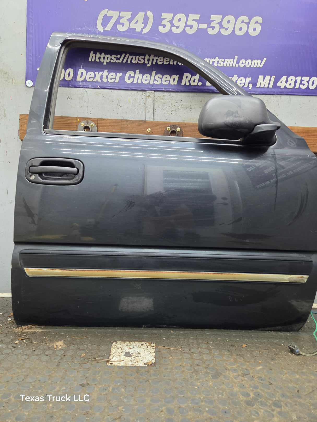1999-2006 Chevrolet Silverado / GMC Sierra 1500 2500 3500 HD Front Passenger side Door RH
