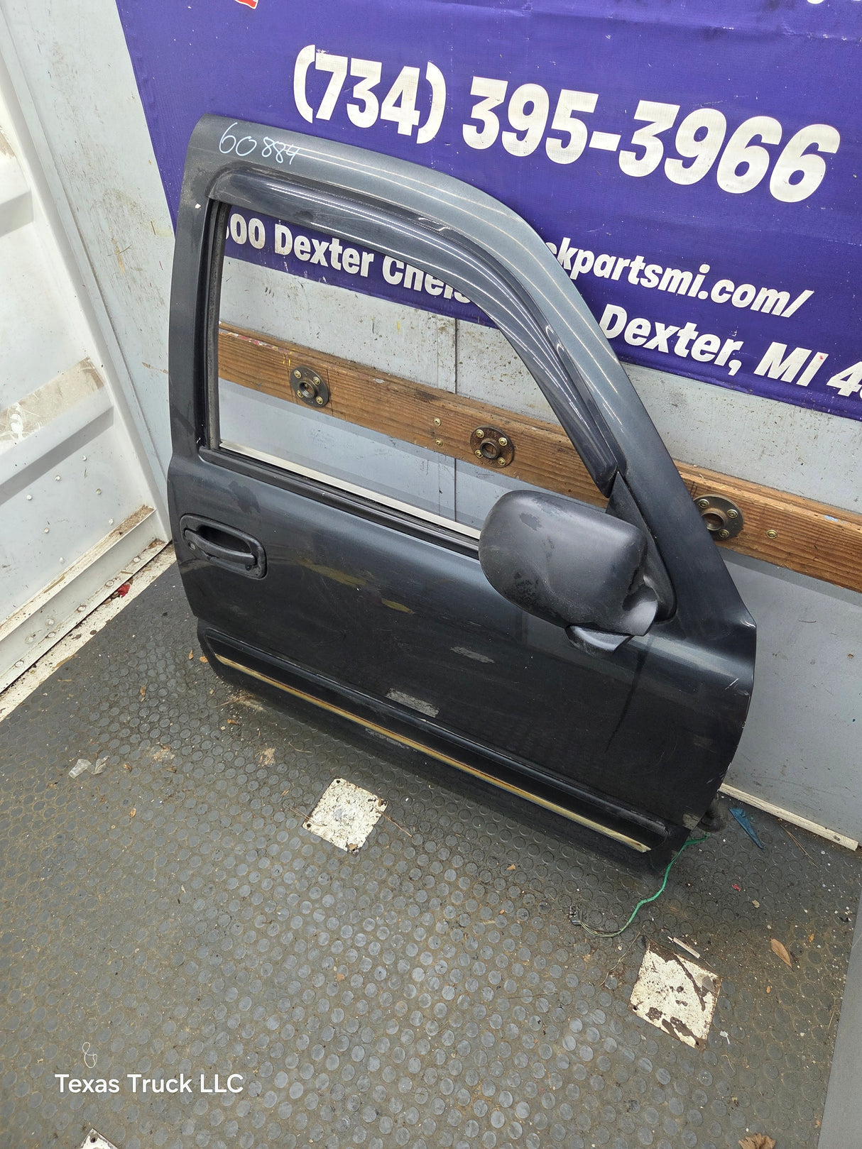 1999-2006 Chevrolet Silverado / GMC Sierra 1500 2500 3500 HD Front Passenger side Door RH