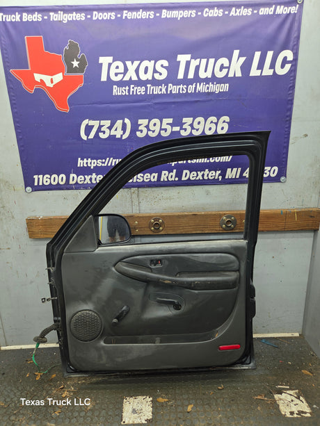 1999-2006 Chevrolet Silverado / GMC Sierra 1500 2500 3500 HD Front Passenger side Door RH