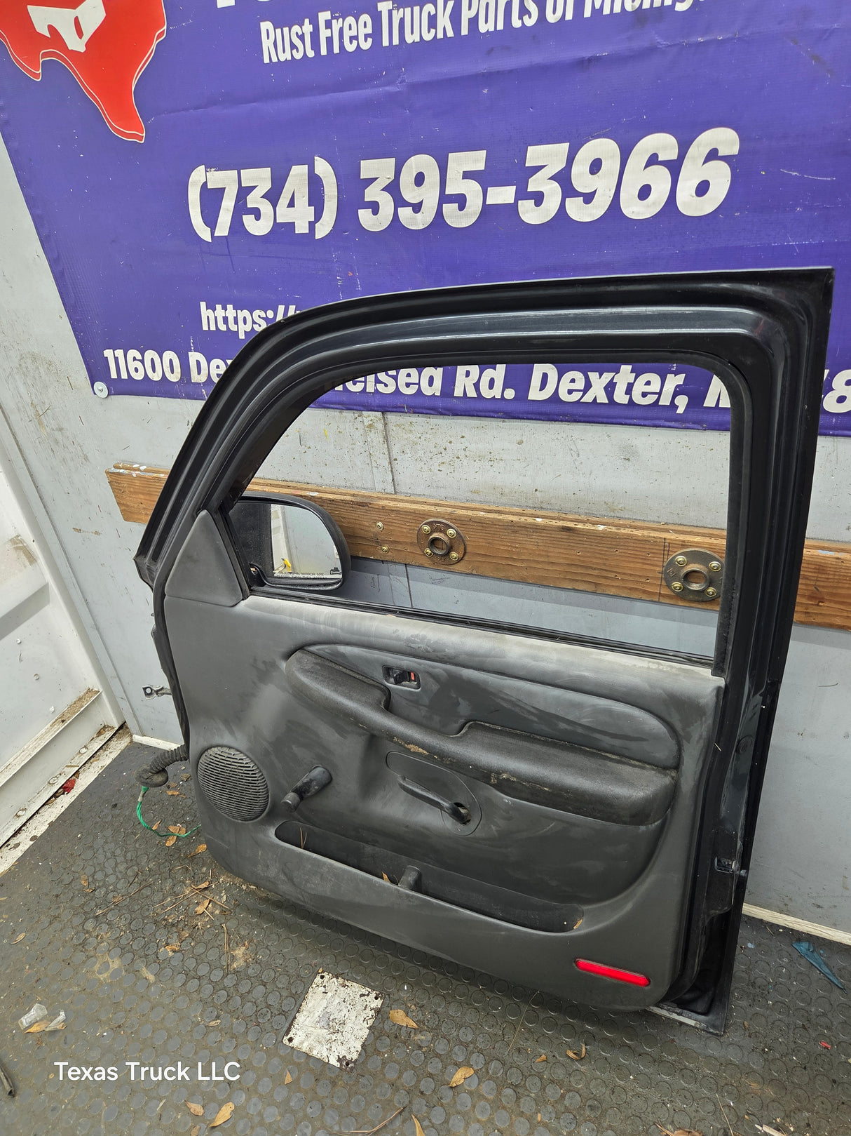 1999-2006 Chevrolet Silverado / GMC Sierra 1500 2500 3500 HD Front Passenger side Door RH