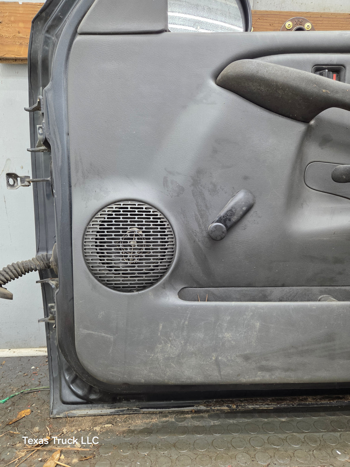 1999-2006 Chevrolet Silverado / GMC Sierra 1500 2500 3500 HD Front Passenger side Door RH