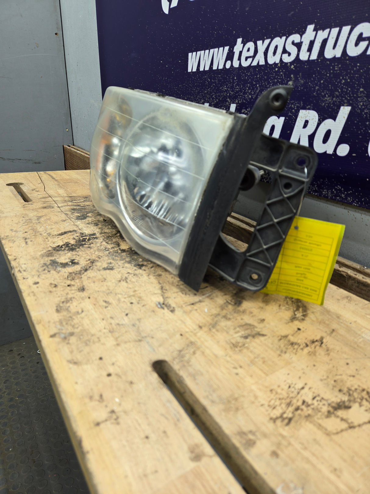 2002-2005 Dodge Ram 1500 2500 3500 RH Passenger Side Headlight 55077120AG