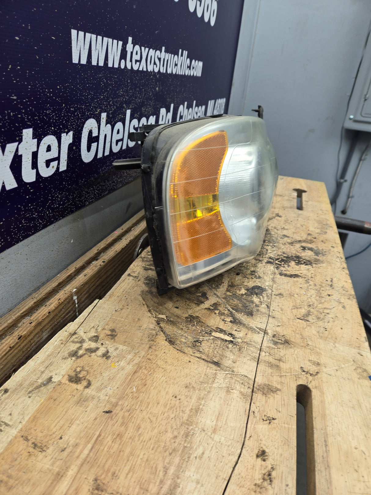 2002-2005 Dodge Ram 1500 2500 3500 RH Passenger Side Headlight 55077120AG