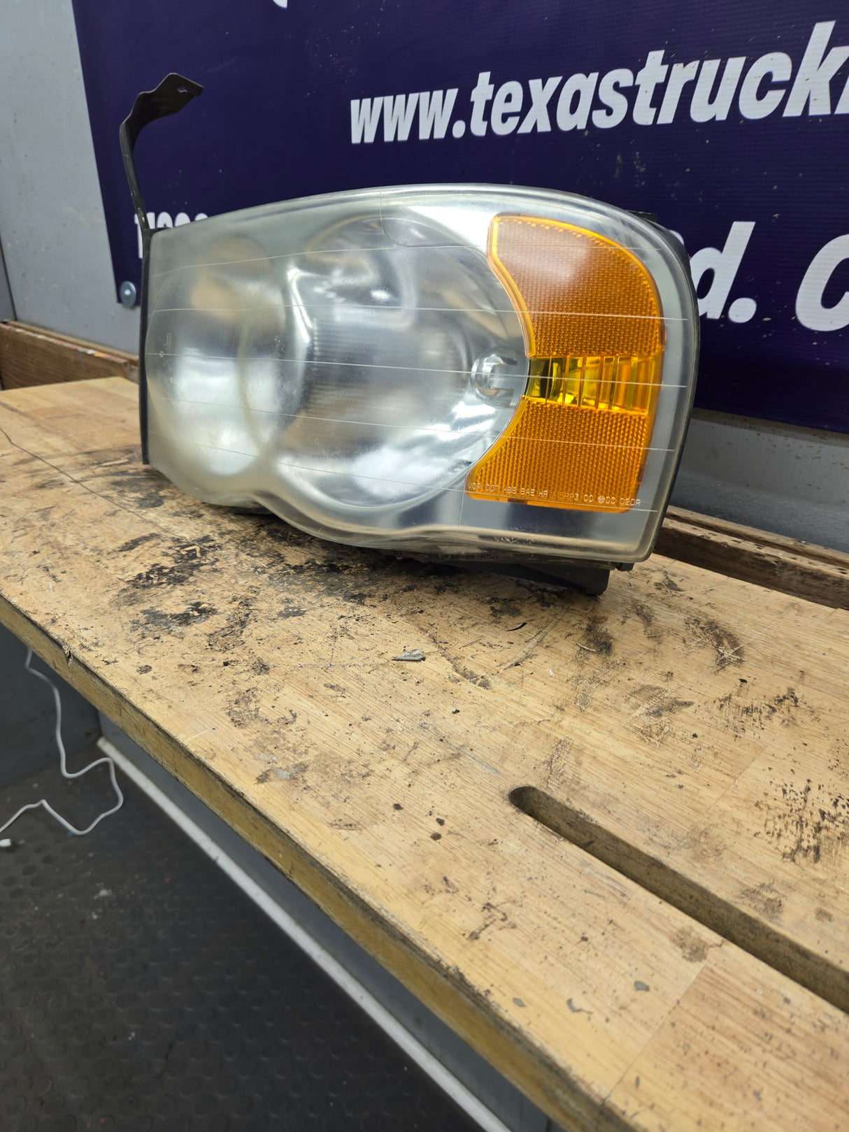 2002-2005 Dodge Ram 1500 2500 3500 LH Driver Side Headlight 55077121AD