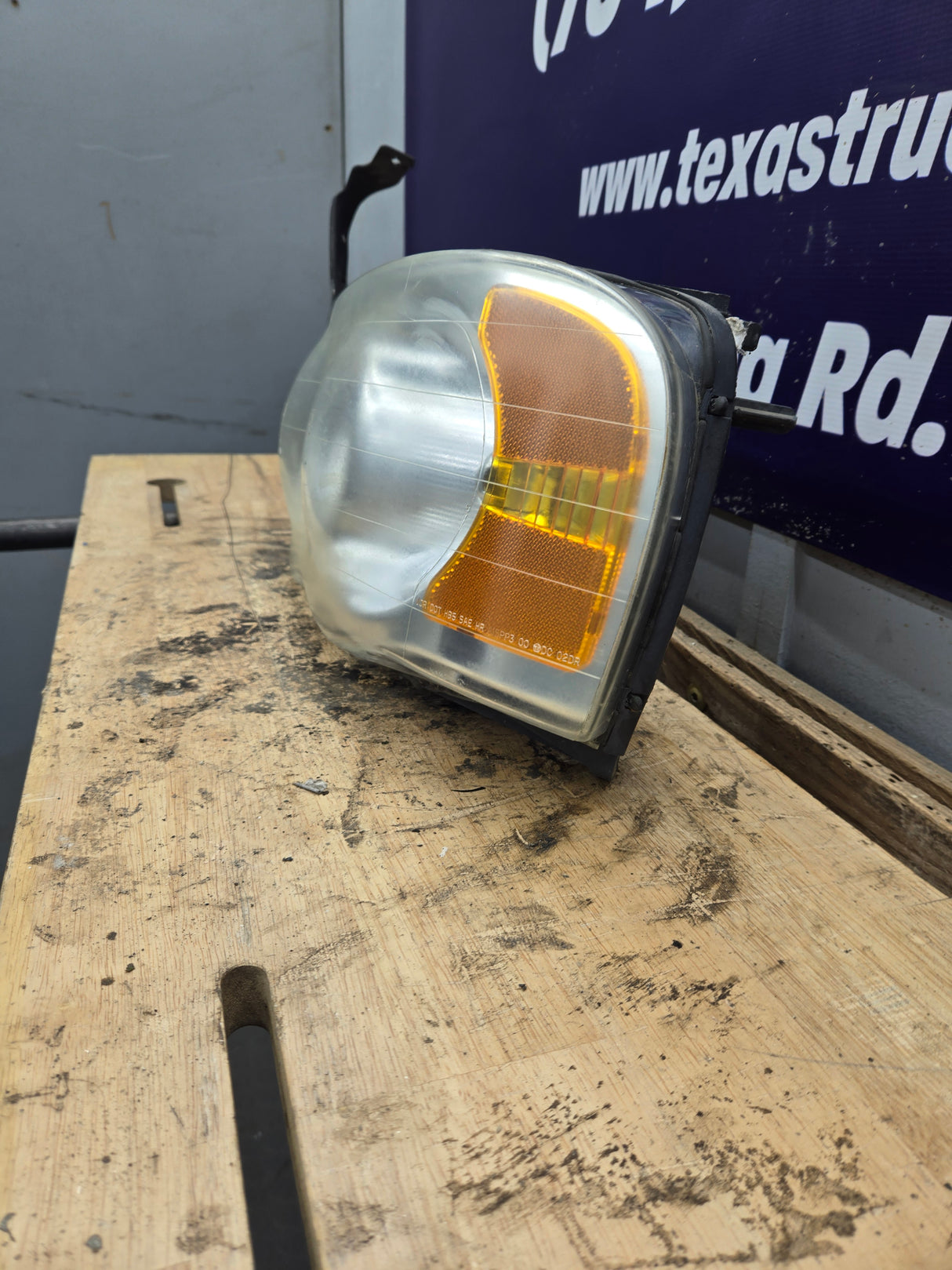 2002-2005 Dodge Ram 1500 2500 3500 LH Driver Side Headlight 55077121AD
