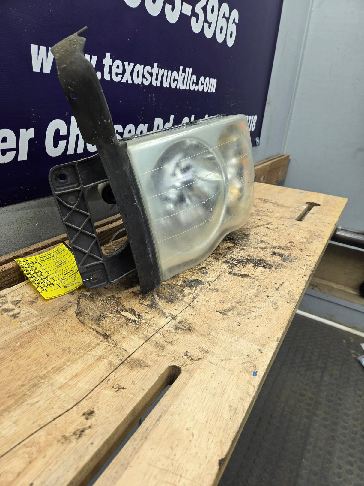 2002-2005 Dodge Ram 1500 2500 3500 LH Driver Side Headlight 55077121AD