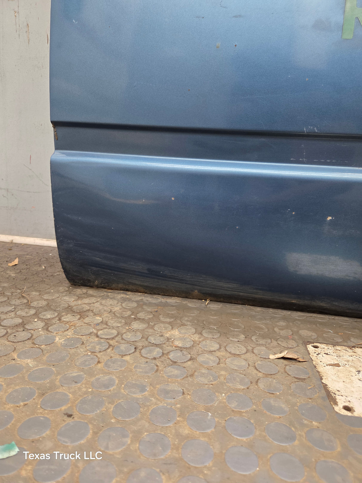 1988-2000 Chevrolet Silverado Suburban GMC Sierra RH Front Passenger Door
