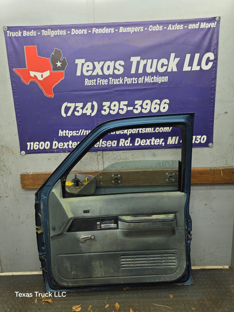 1988-2000 Chevrolet Silverado Suburban GMC Sierra RH Front Passenger Door