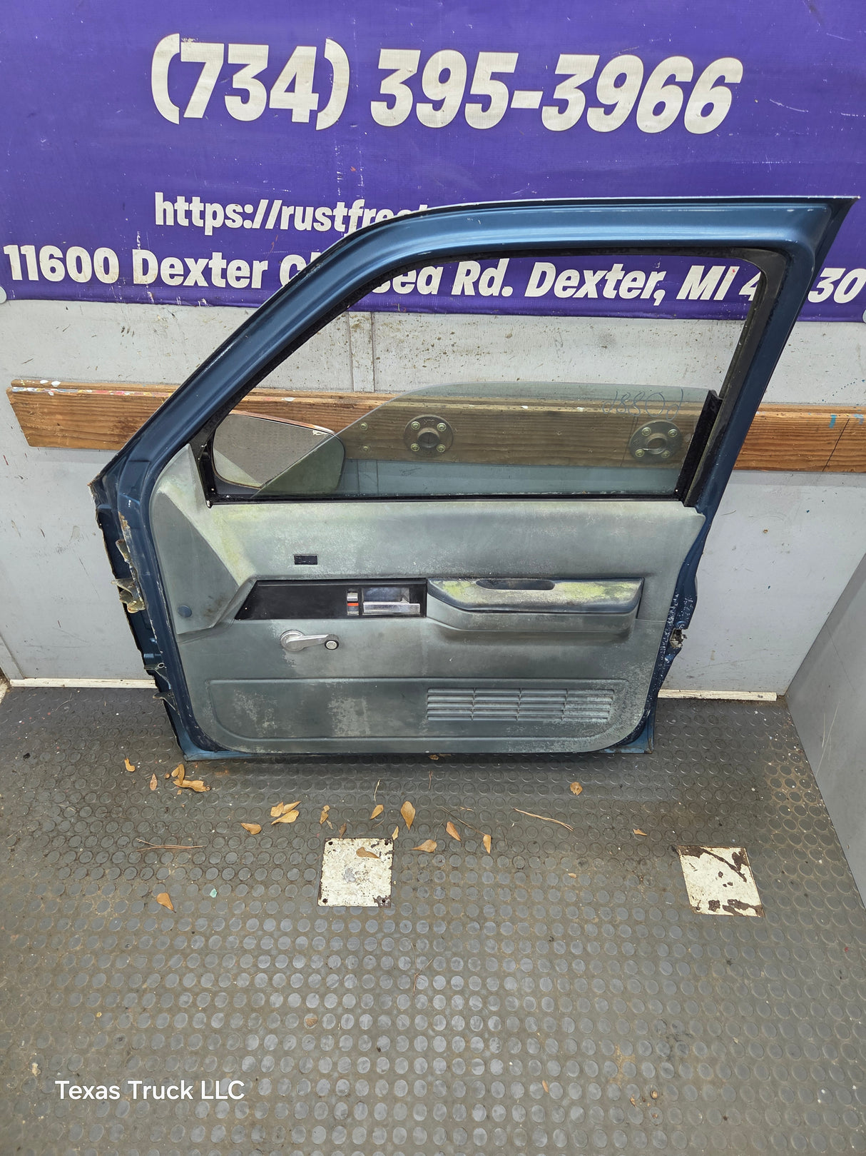 1988-2000 Chevrolet Silverado Suburban GMC Sierra RH Front Passenger Door