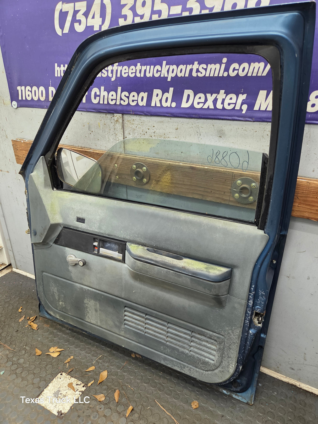1988-2000 Chevrolet Silverado Suburban GMC Sierra RH Front Passenger Door
