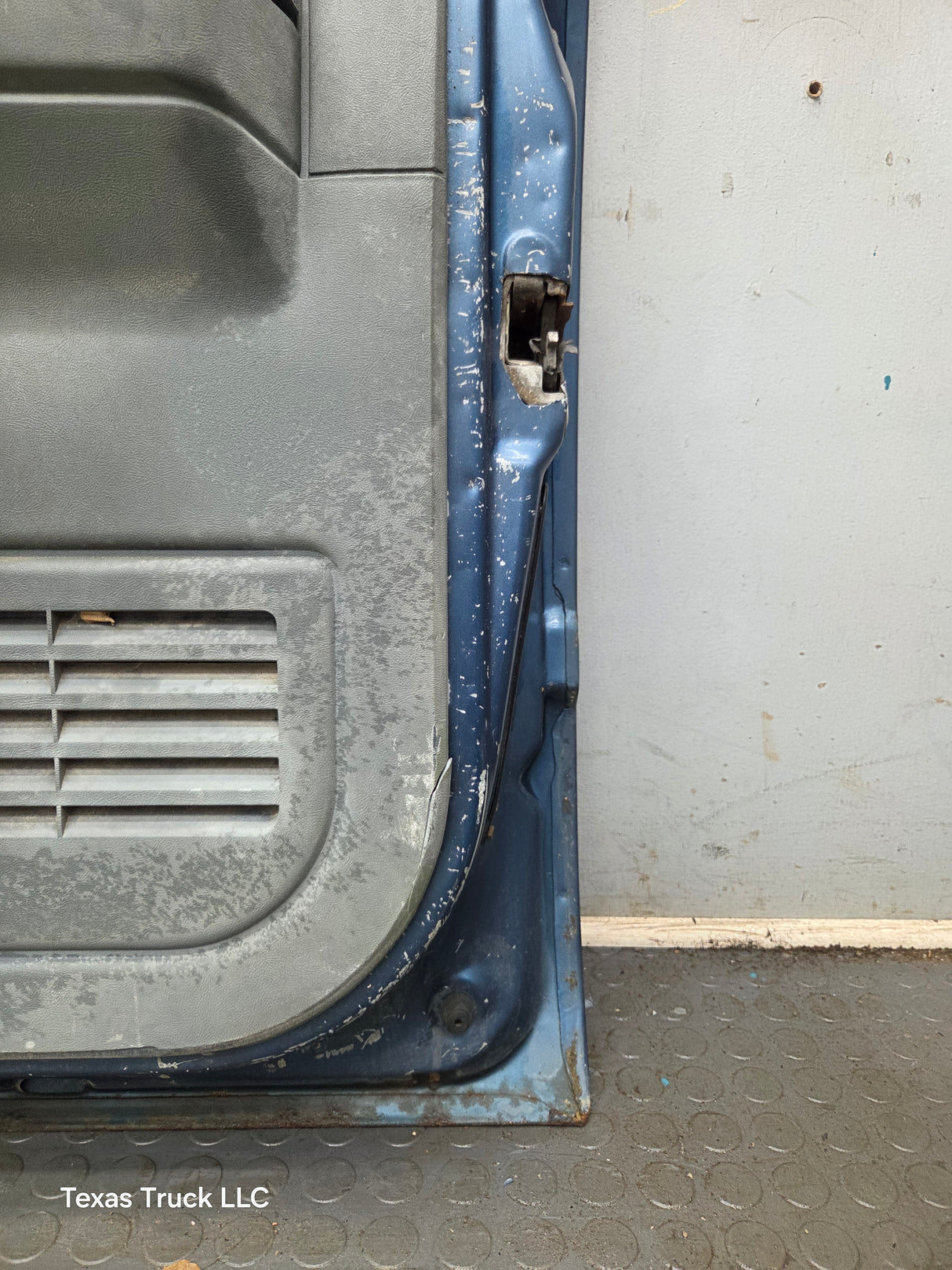 1988-2000 Chevrolet Silverado Suburban GMC Sierra RH Front Passenger Door