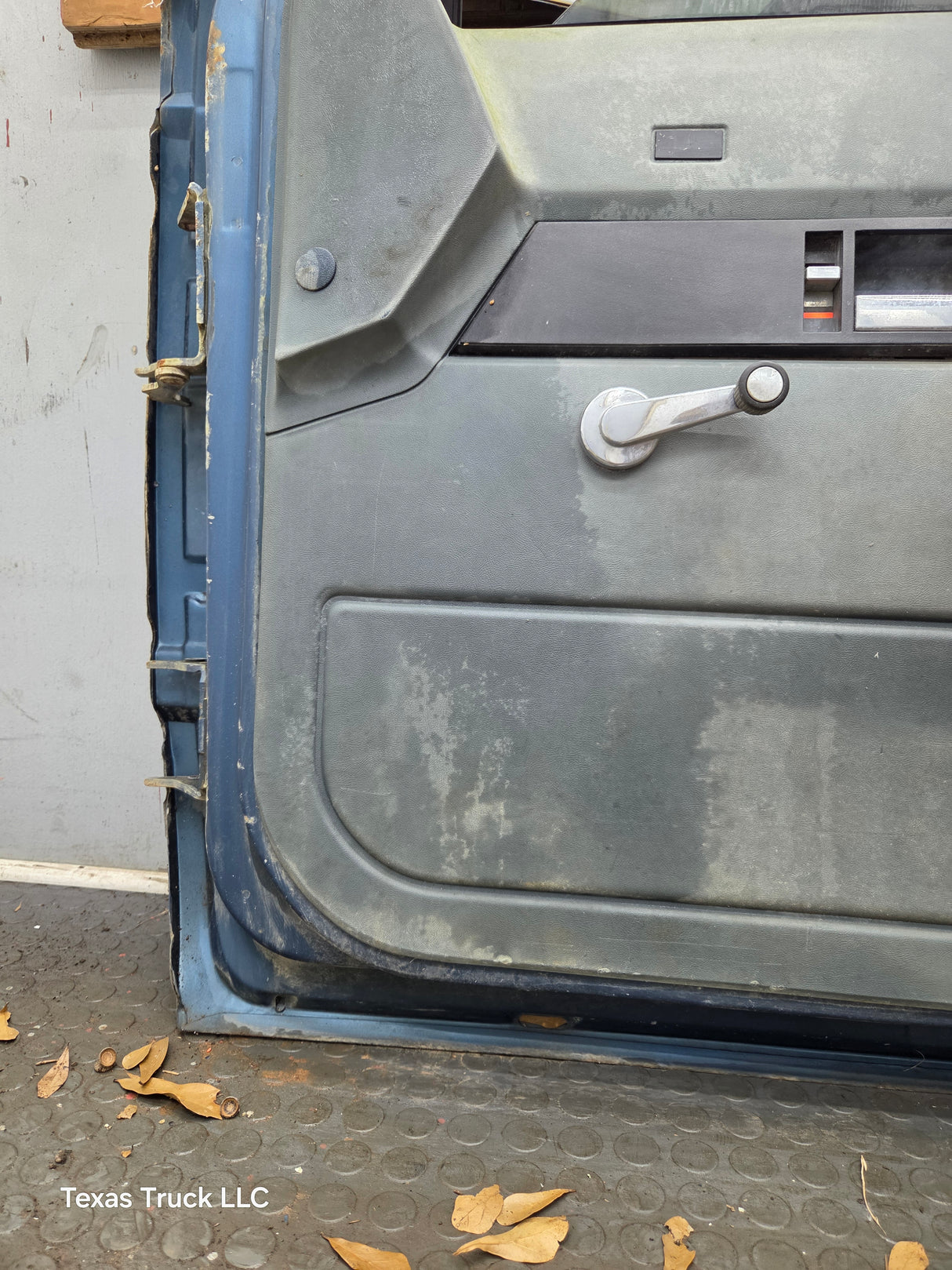 1988-2000 Chevrolet Silverado Suburban GMC Sierra RH Front Passenger Door