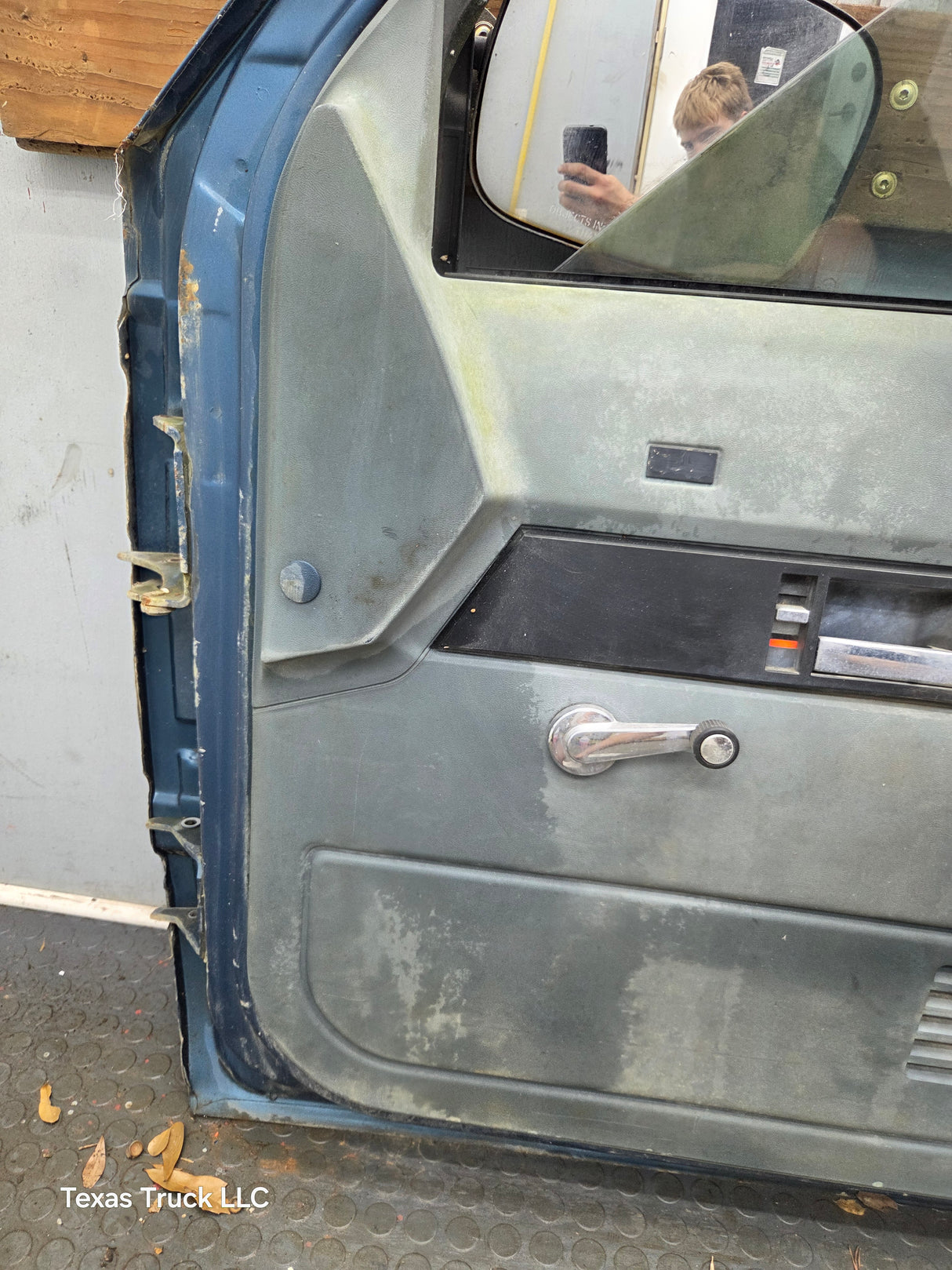 1988-2000 Chevrolet Silverado Suburban GMC Sierra RH Front Passenger Door