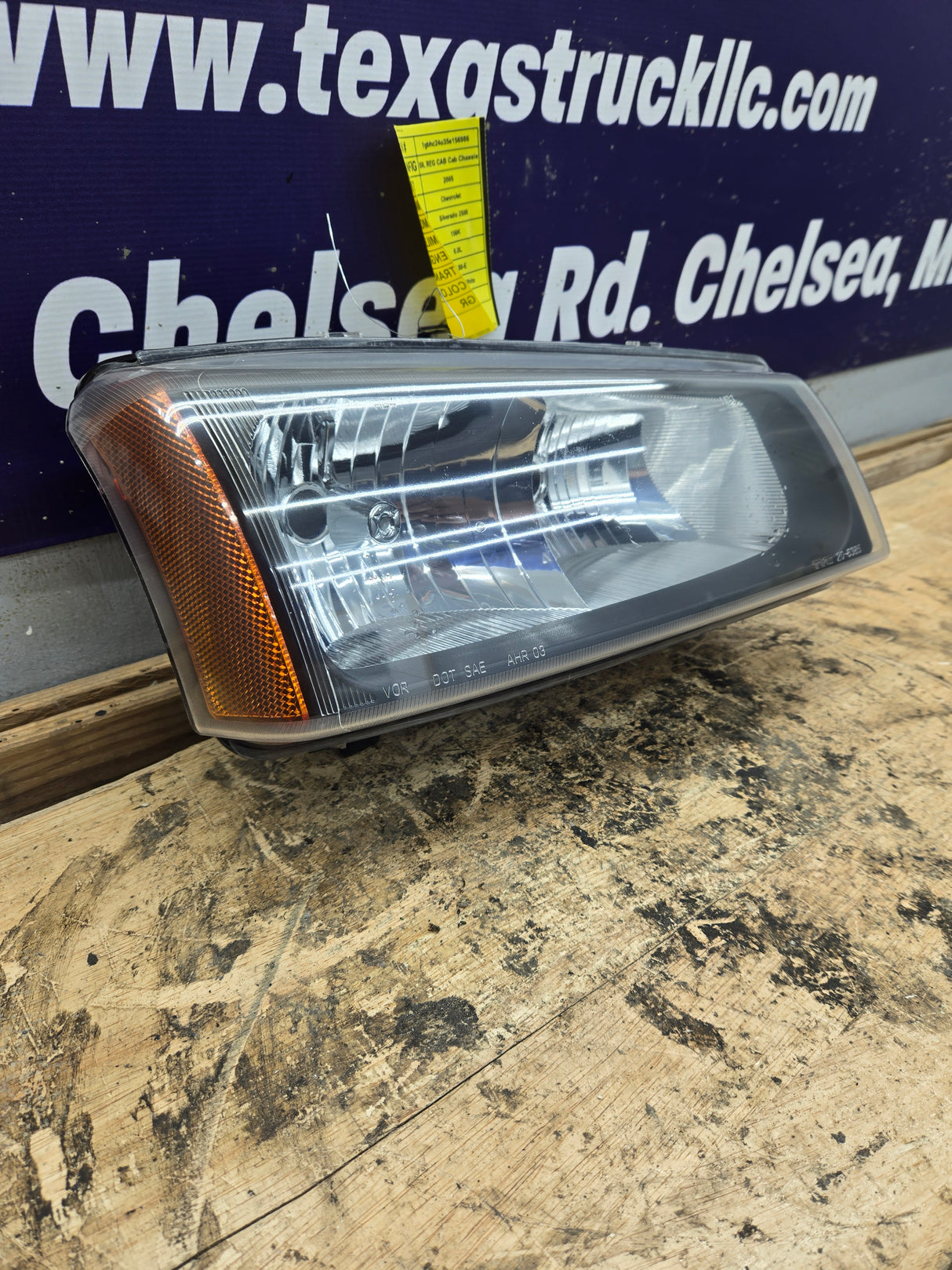 2003-2007 Chevrolet Silverado RH Passenger Side Headlight Assembly