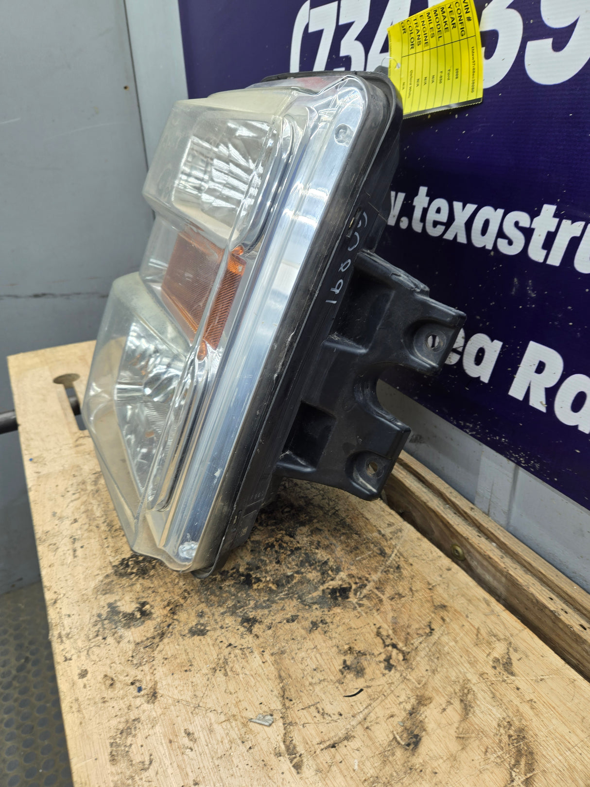 2008-2010 Ford Super Duty F250 F350 F450 F550 RH Passenger Side Composite Head Light 8C24-13005-A