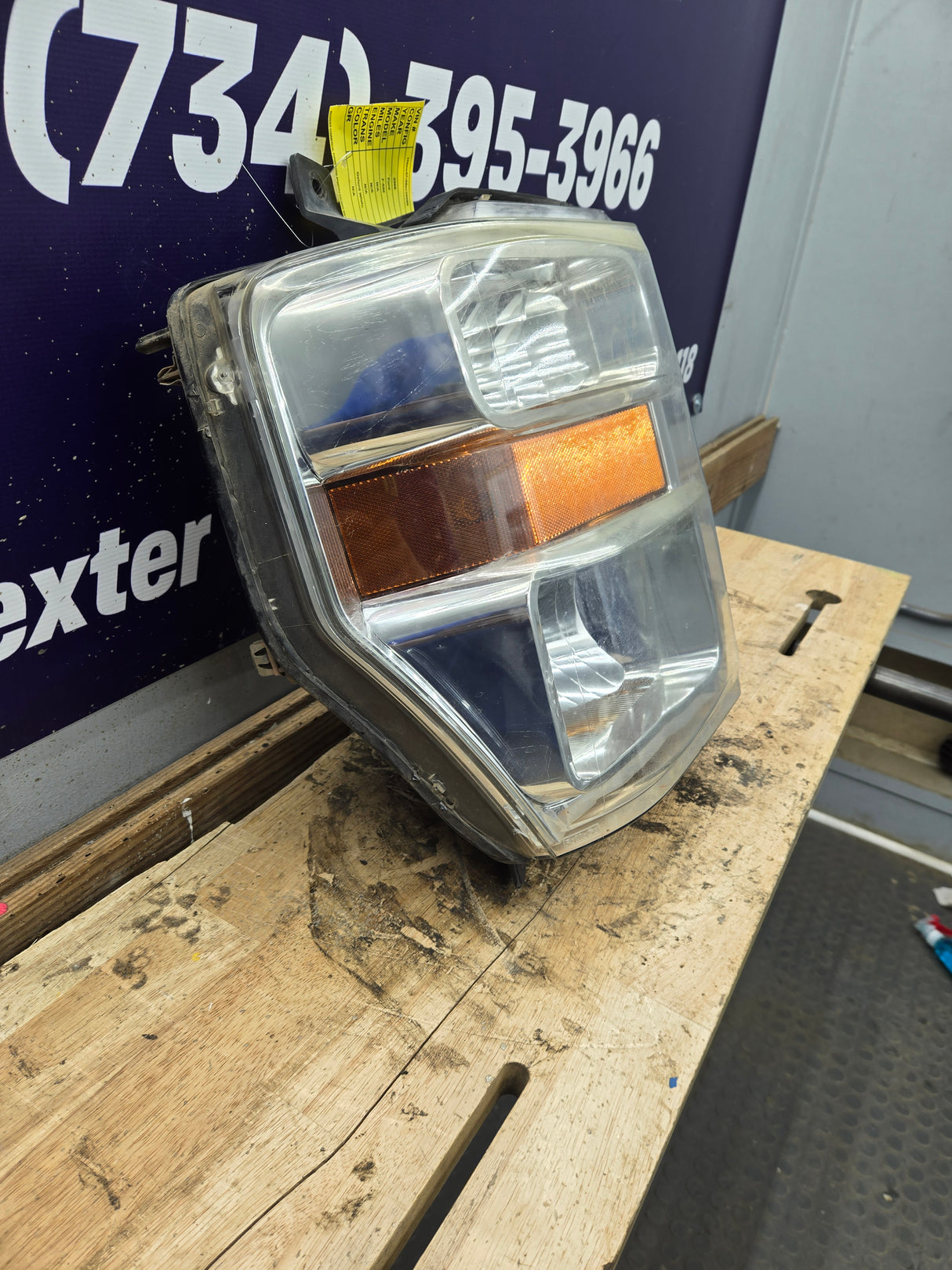 2008-2010 Ford Super Duty F250 F350 F450 F550 RH Passenger Side Composite Head Light 8C24-13005-A